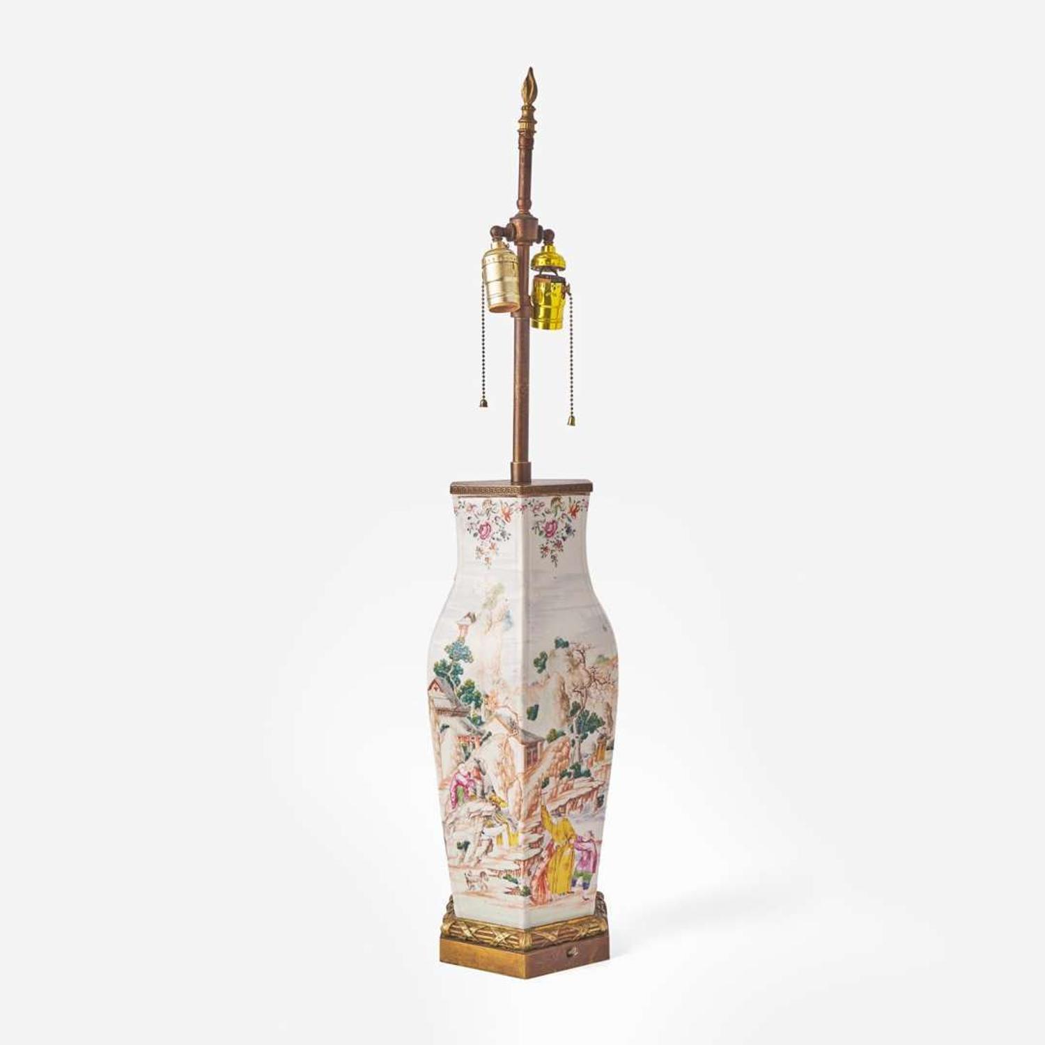 A finely-decorated Chinese export porcelain hexagonal vase 外銷瓷六方瓶 Qianlong period ? ??