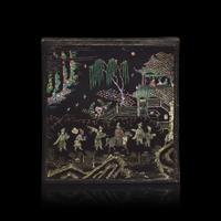 A Chinese Mother of Pearl Inlaid Lacquer Box, Ming Dynasty, 16th/17th Century — 明晚期 黑漆螺鈿行旅圖蓋盒