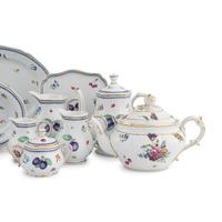 A Richard Ginori Italian Fruit Porcelain Dinner Service