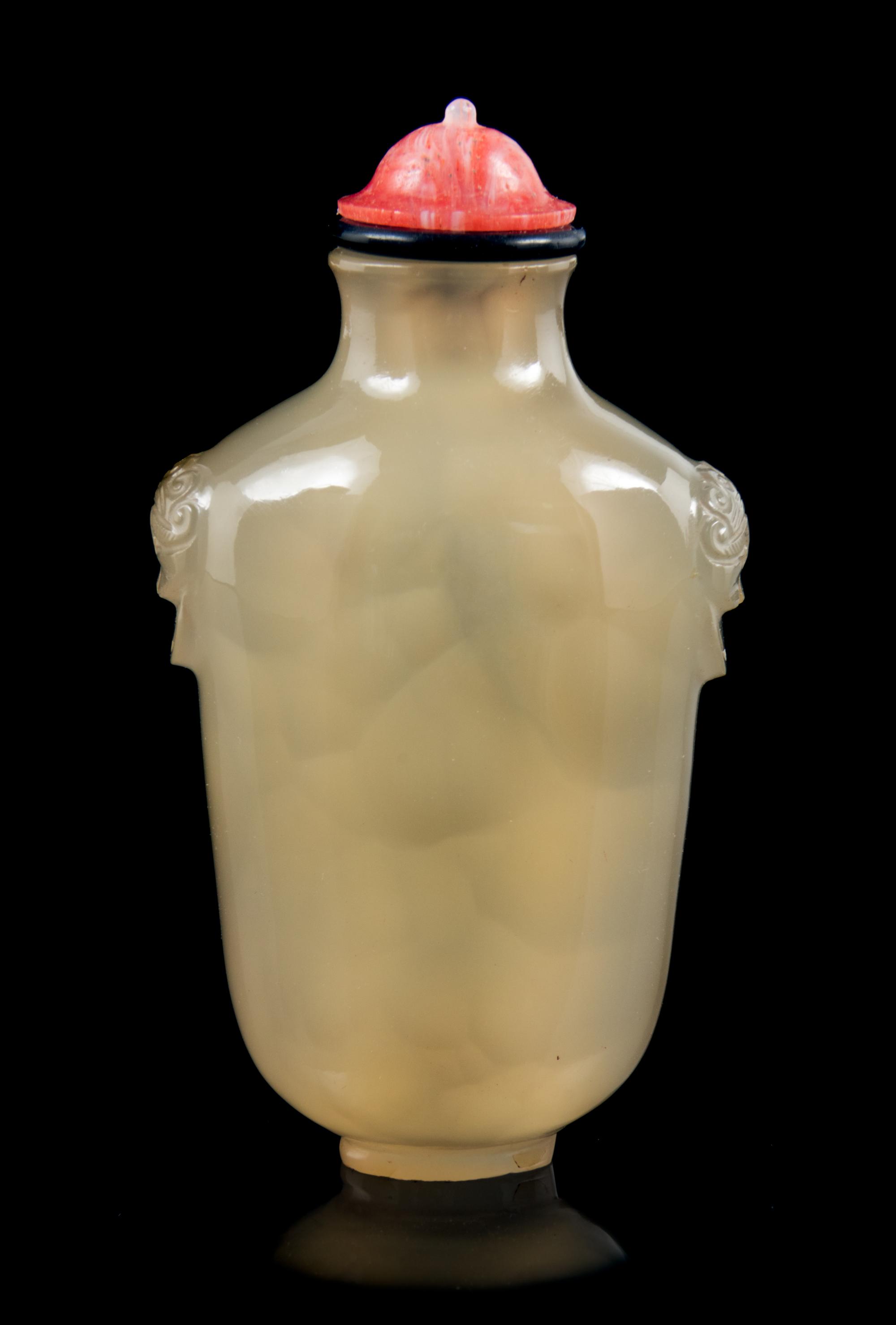 An Agate Snuff Bottle Height 2 7/8 inches. — 18TH/19TH CENTURY