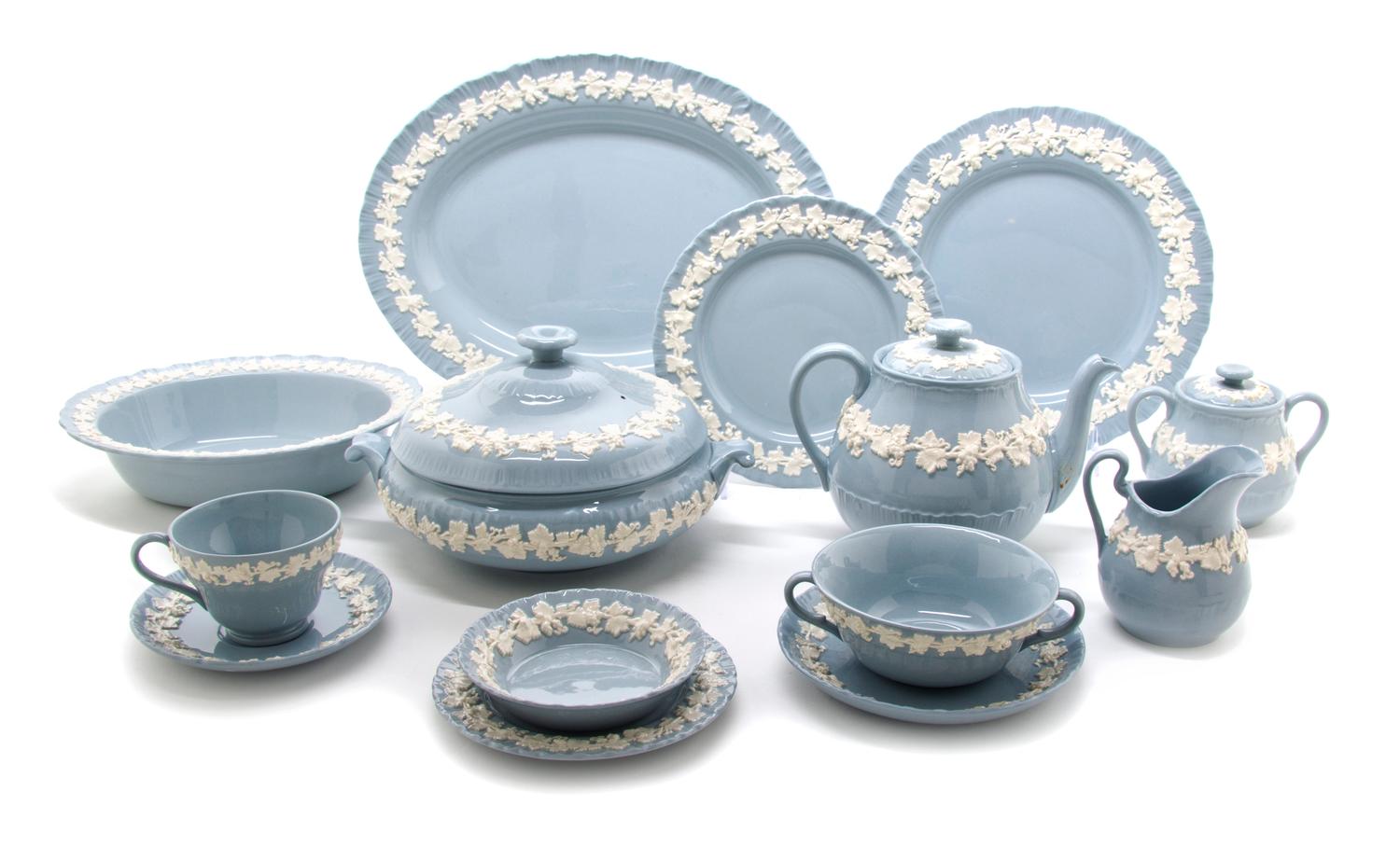 A Wedgwood Porcelain Dinner Service for Twelve, Diameter of dinner plate 10 inches.