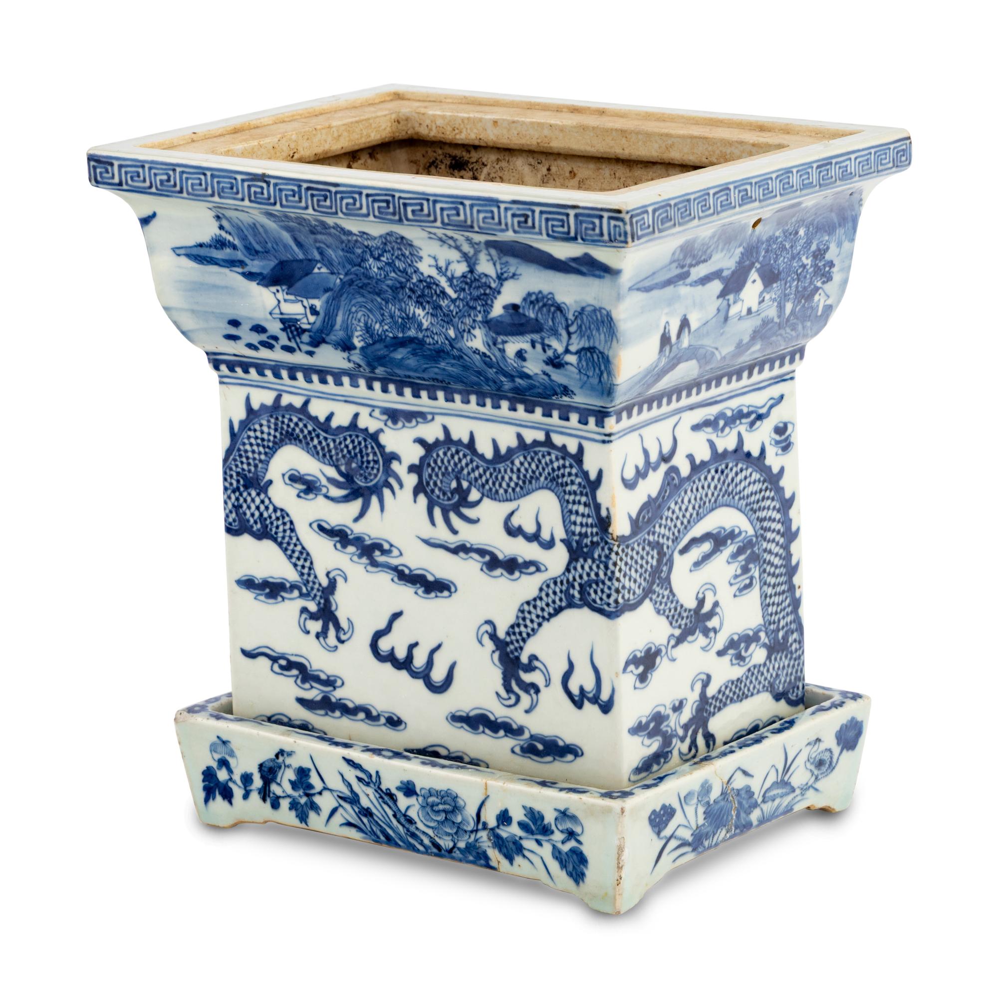 A Chinese Export Porcelain Blue-and-White Jardinière