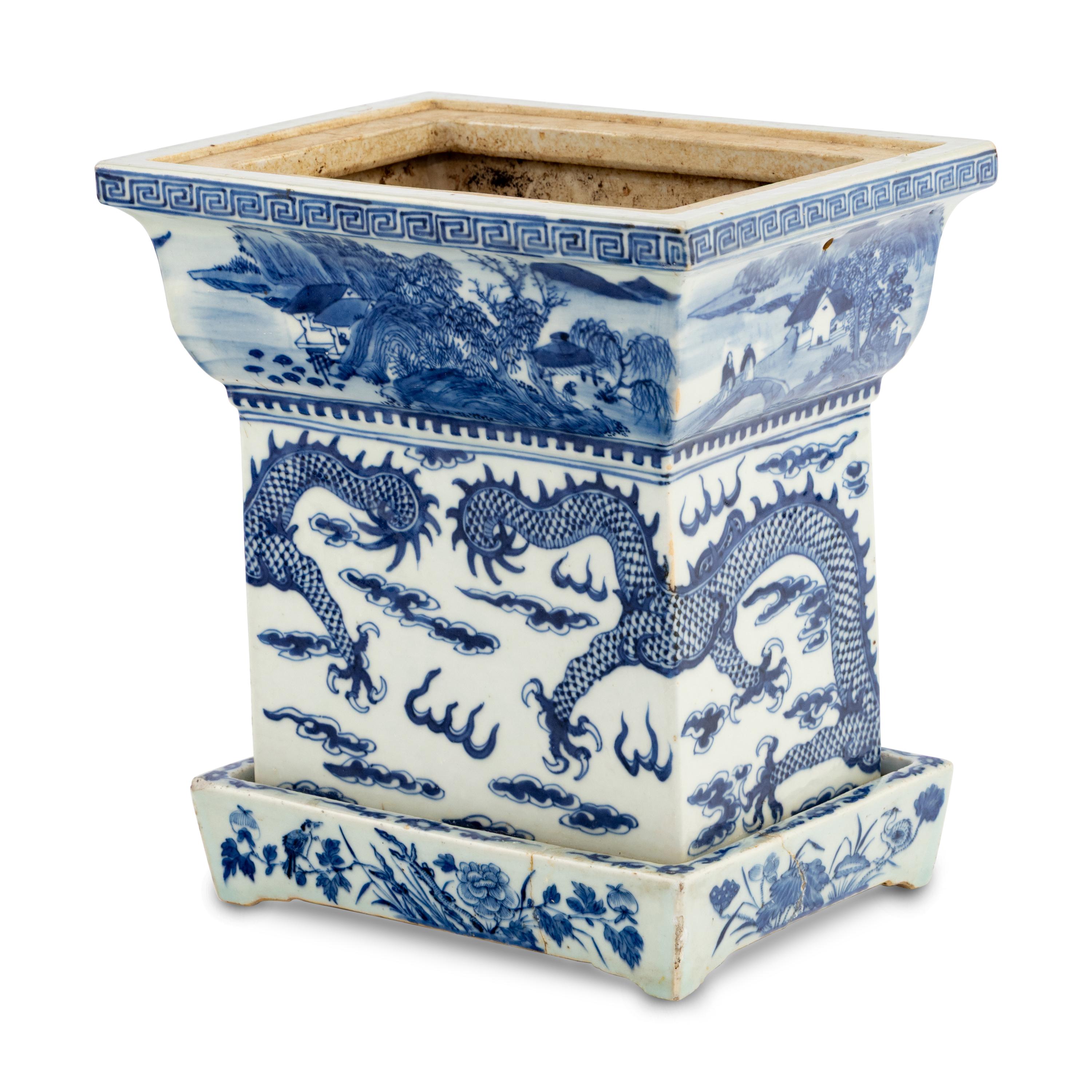 A Chinese Export Porcelain Blue-and-White Jardinière