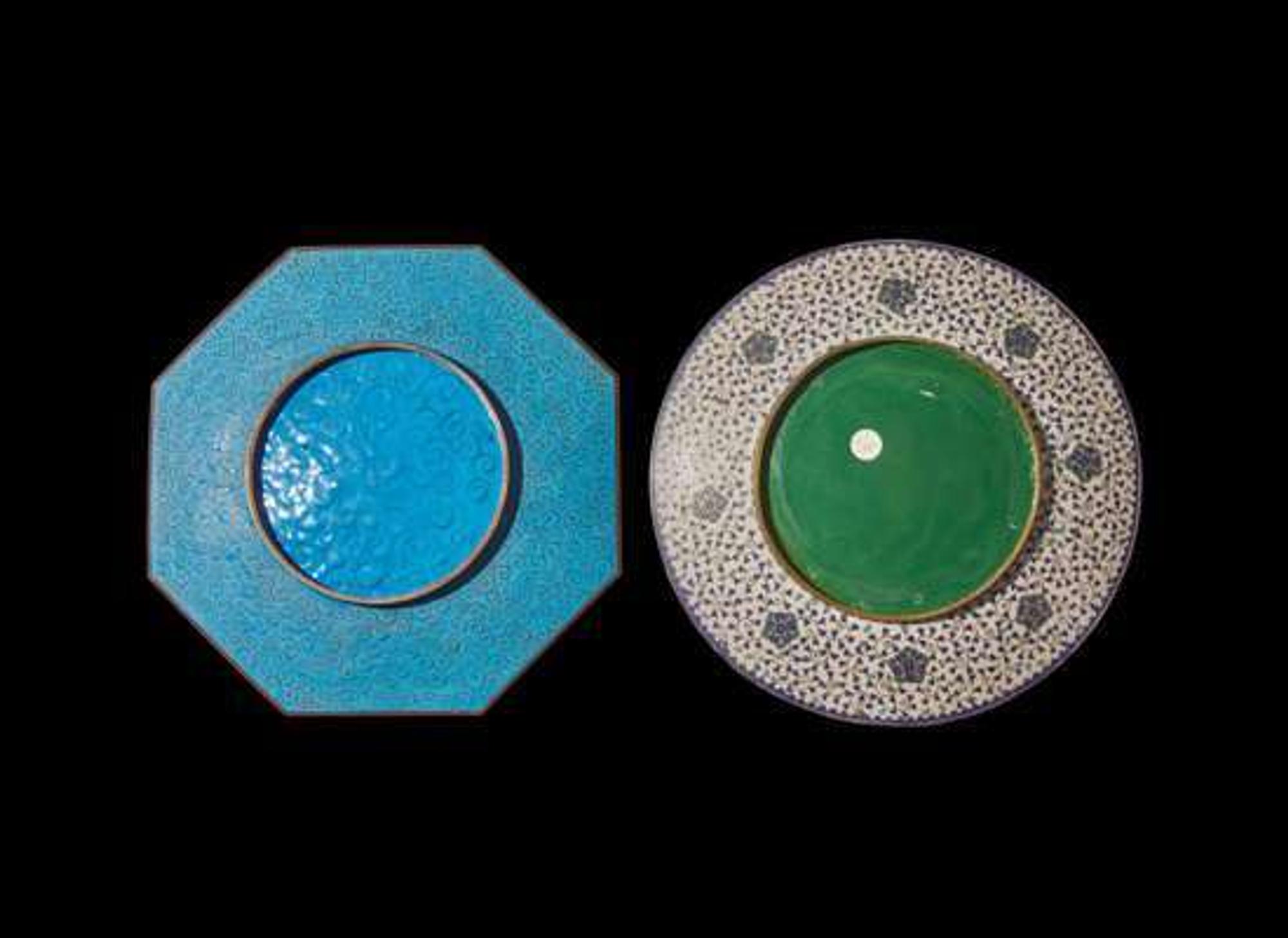 Two Japanese Cloisonne dishes, Meiji period 日本掐絲琺瑯盤兩件 明治