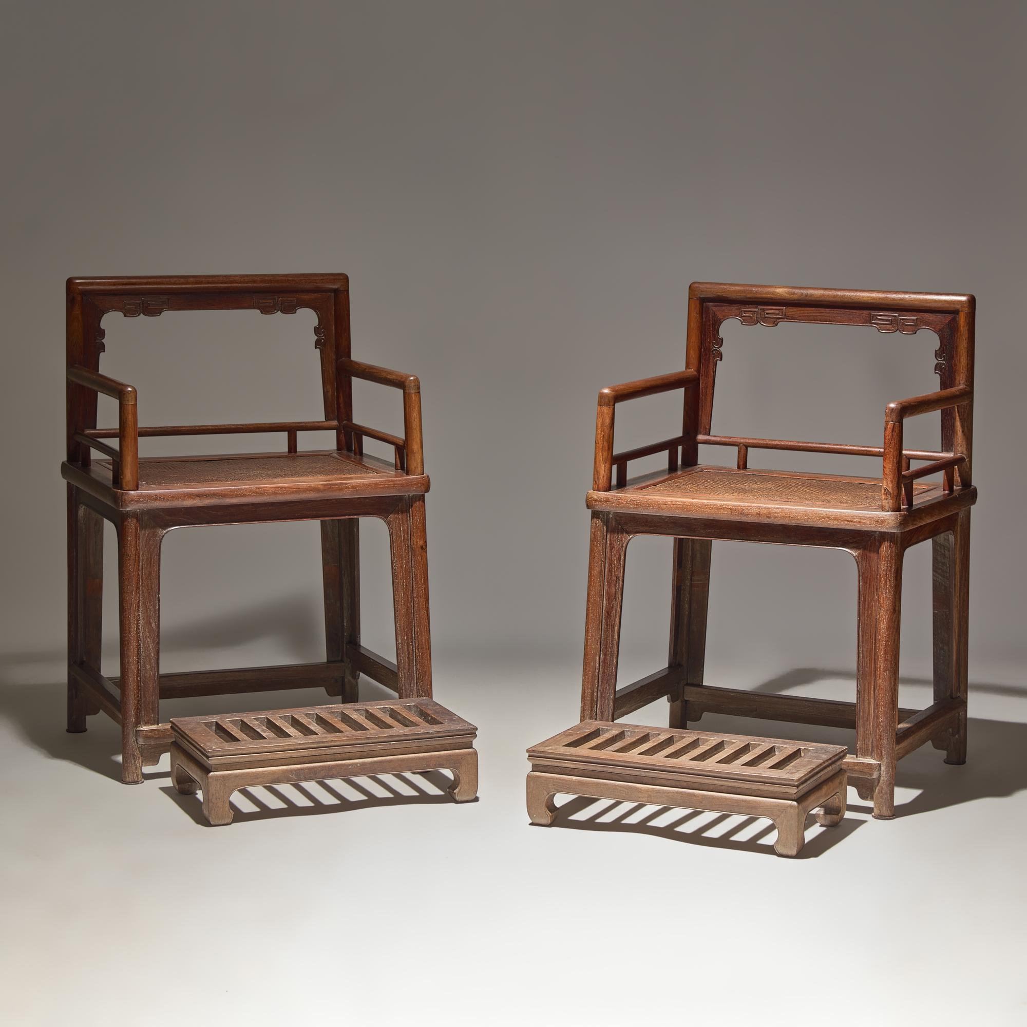 A Pair of Chinese Huanghuali Armchairs and Footrests, Meiguiyi, Early Qing Dynasty — 清早期 黃花梨玫瑰椅及脚踏一套