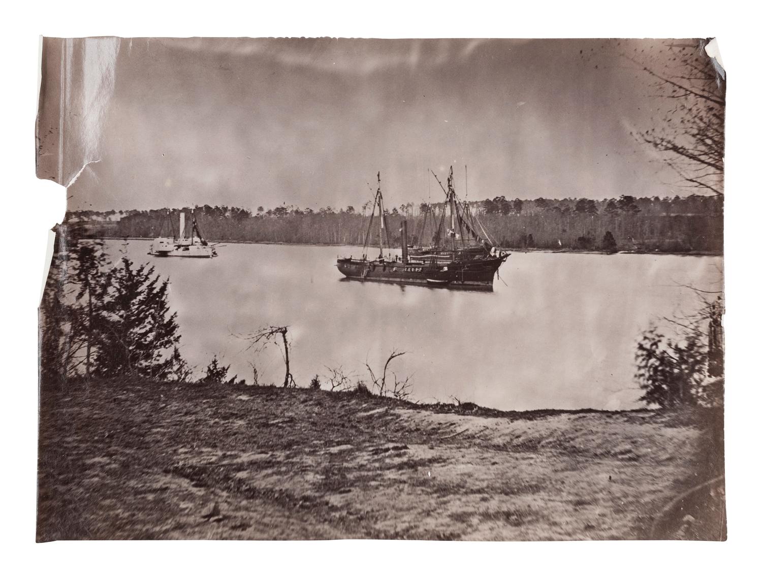 [CIVIL WAR]. Photographer unknown. U.S. Gunboat "Mendota" and other Ships on James River, Virginia . Ca 1864-1865.