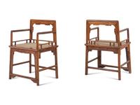 A Pair of Chinese Huanghuali Ming-Style Lowback Armchairs, Meiguiyi, 20th Century 近代 明式黃花梨玫瑰椅一對