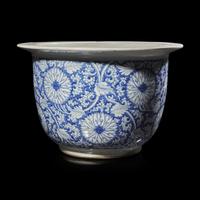 A Large Blue and White Porcelain 'Lotus Scroll' Jardiniere, 18th-19th Century 清中晚期 青花纏枝蓮紋大缸