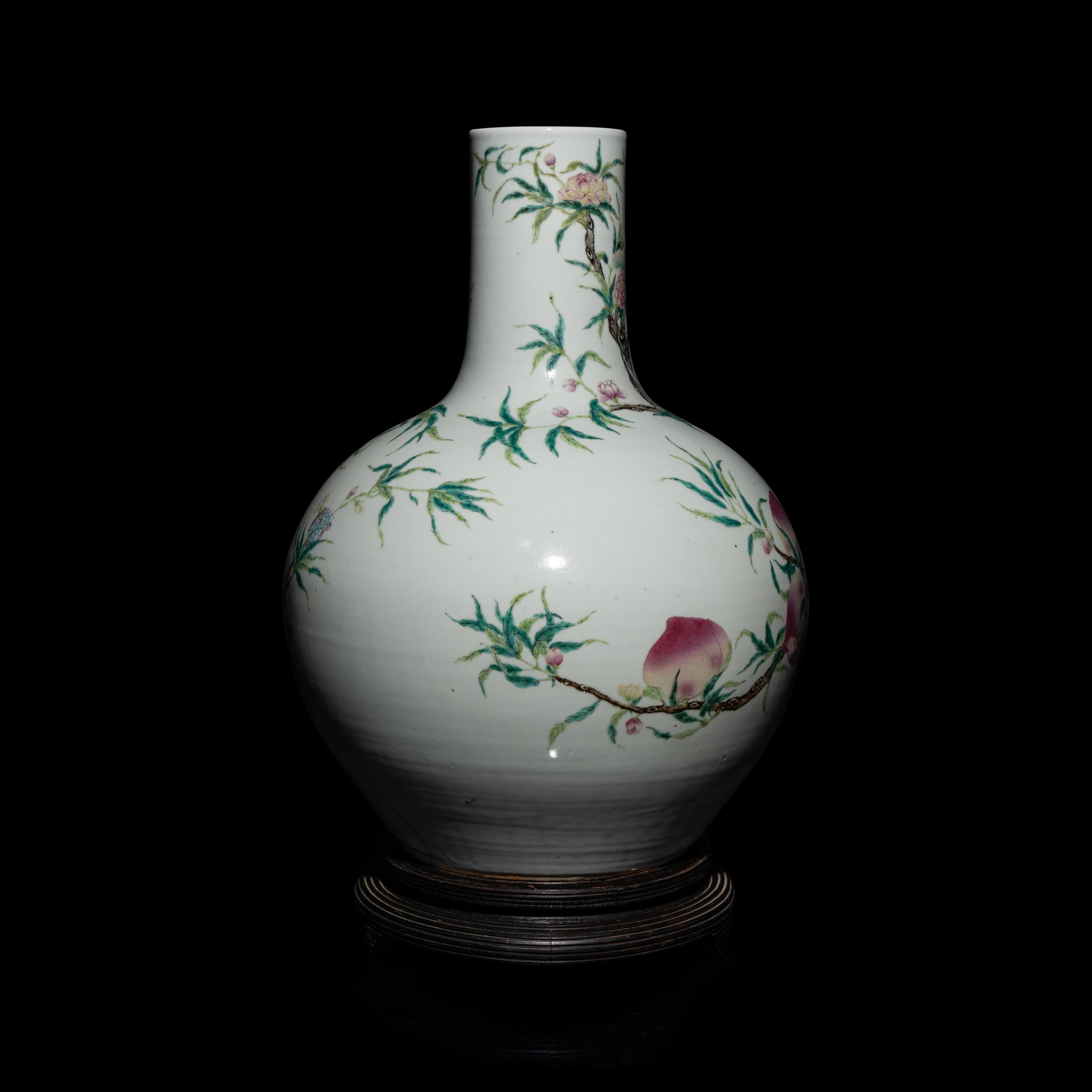 A Large Chinese Famille Rose Porcelain 'Nine Peaches' Tianqiuping Vase, Late Qing Dynasty — 清晚期 粉彩九桃大天球瓶