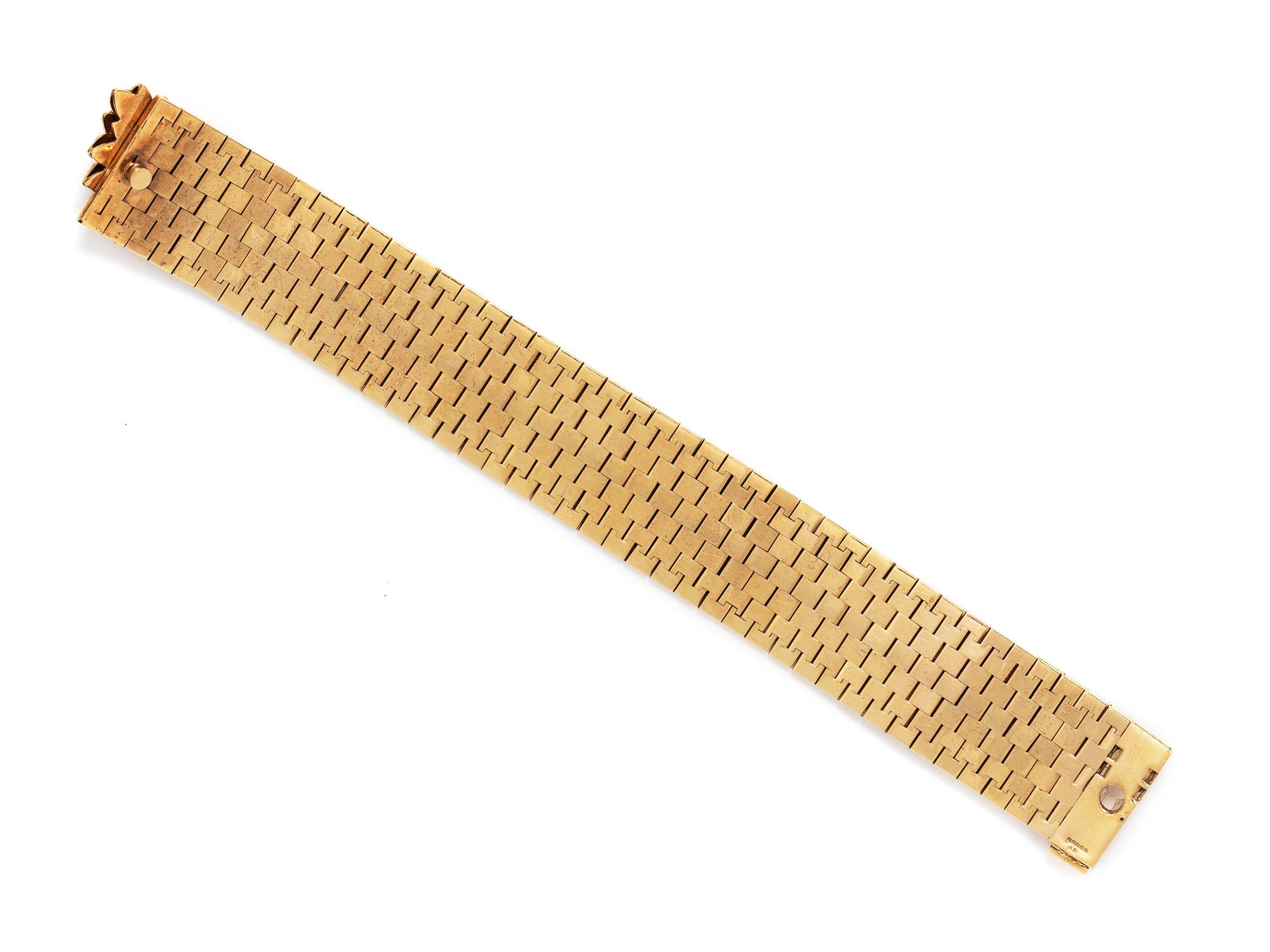 YELLOW GOLD AND SAPPHIRE BUCKLE MOTIF BRACELET