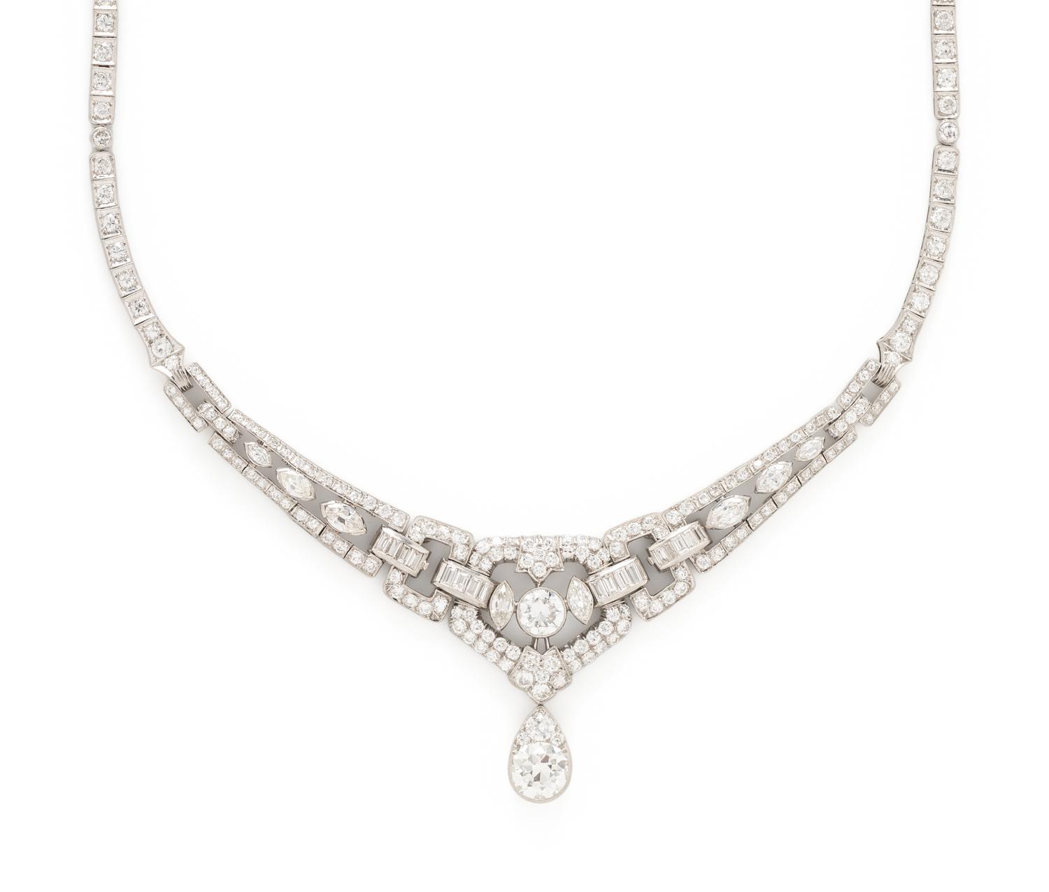 ART DECO, DIAMOND AND PLATINUM NECKLACE