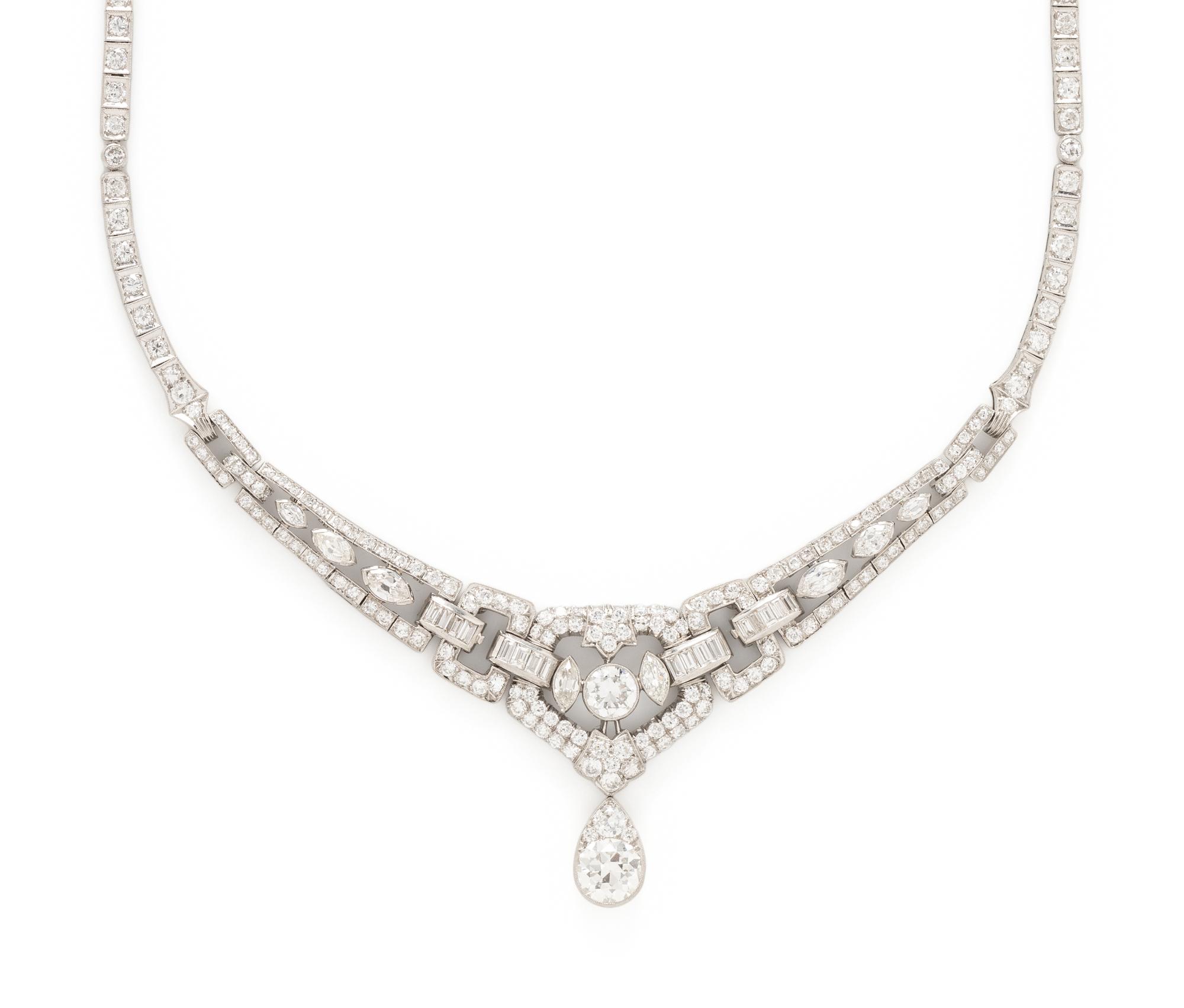 ART DECO, DIAMOND AND PLATINUM NECKLACE