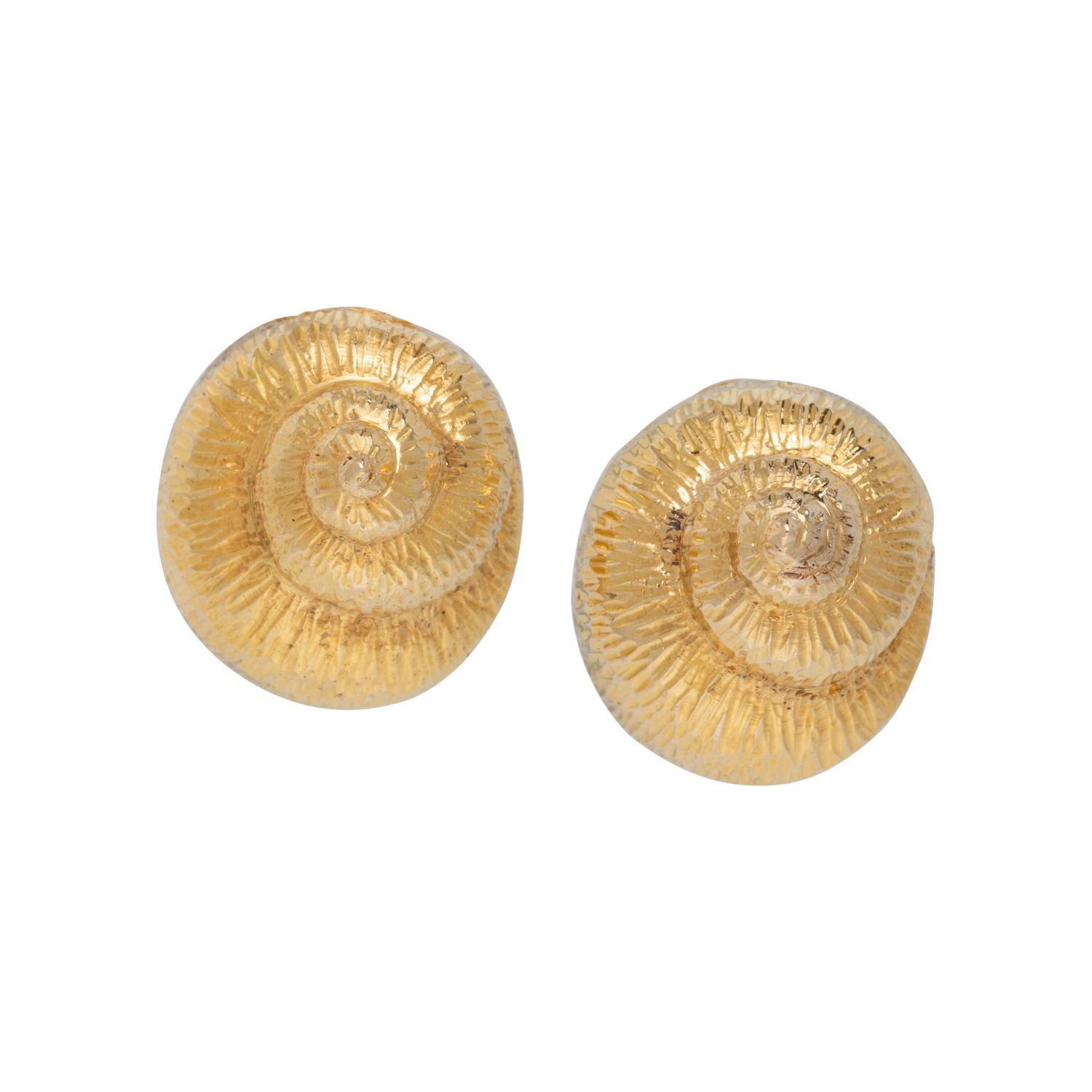 PAUL FLATO, YELLOW GOLD SHELL MOTIF EARCLIPS