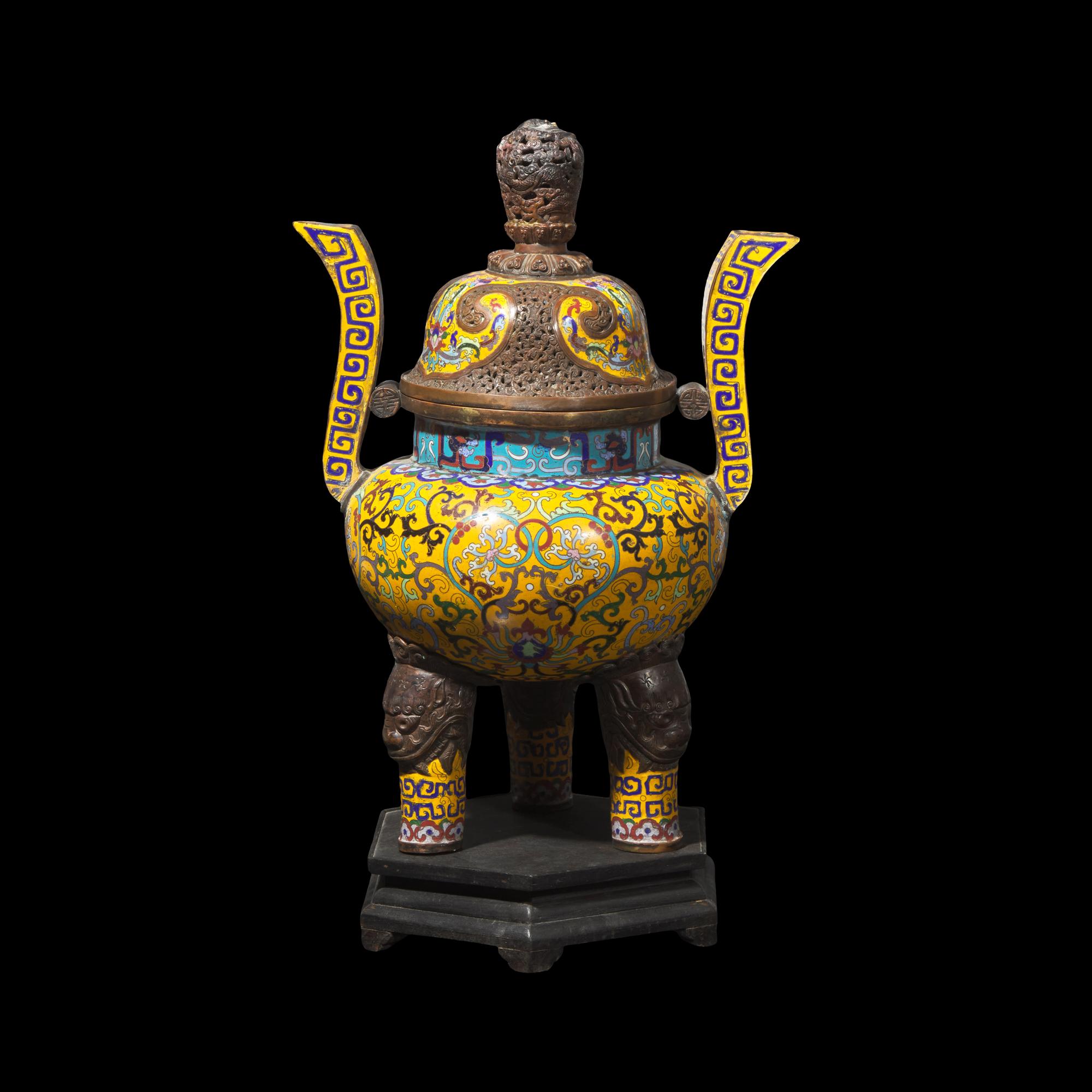A Chinese Cloisonne Enamel Tripod Censer, 20th Century 近代 掐絲琺琅三足爐
