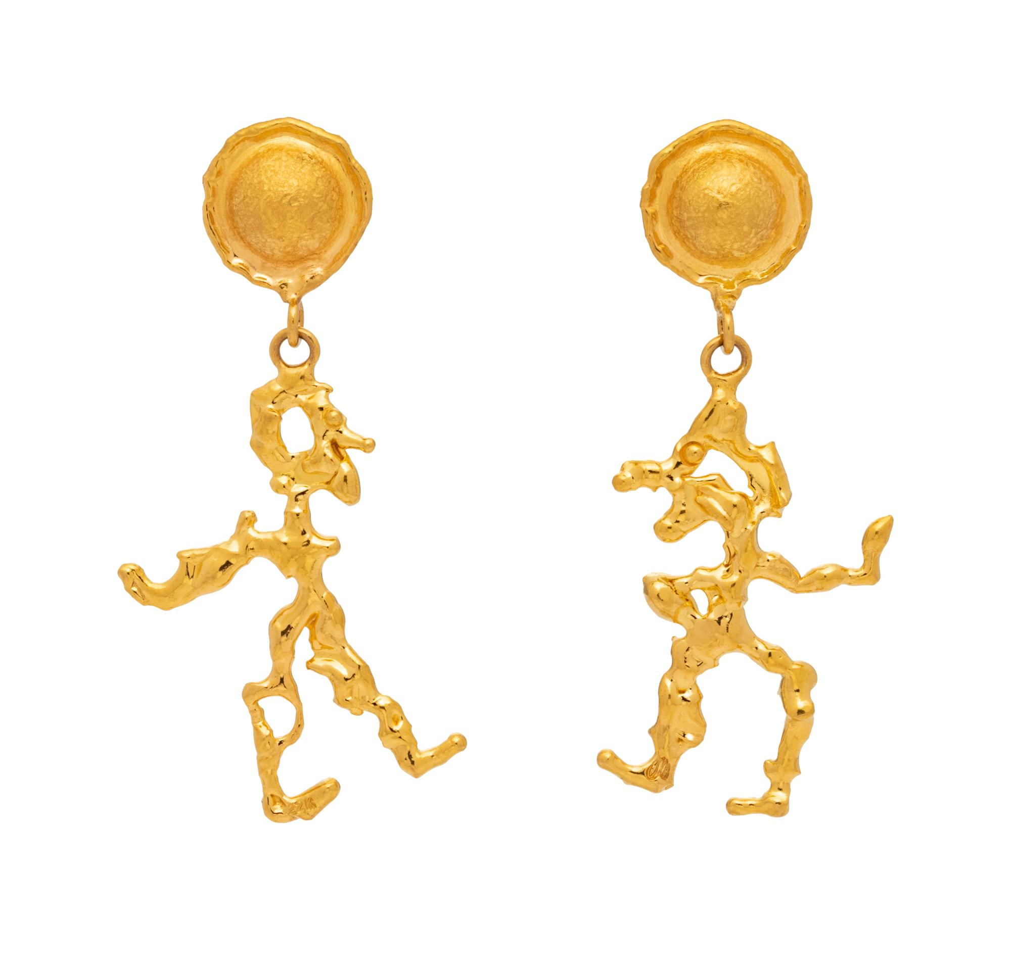 Jean Mahie, Gold Earclips
