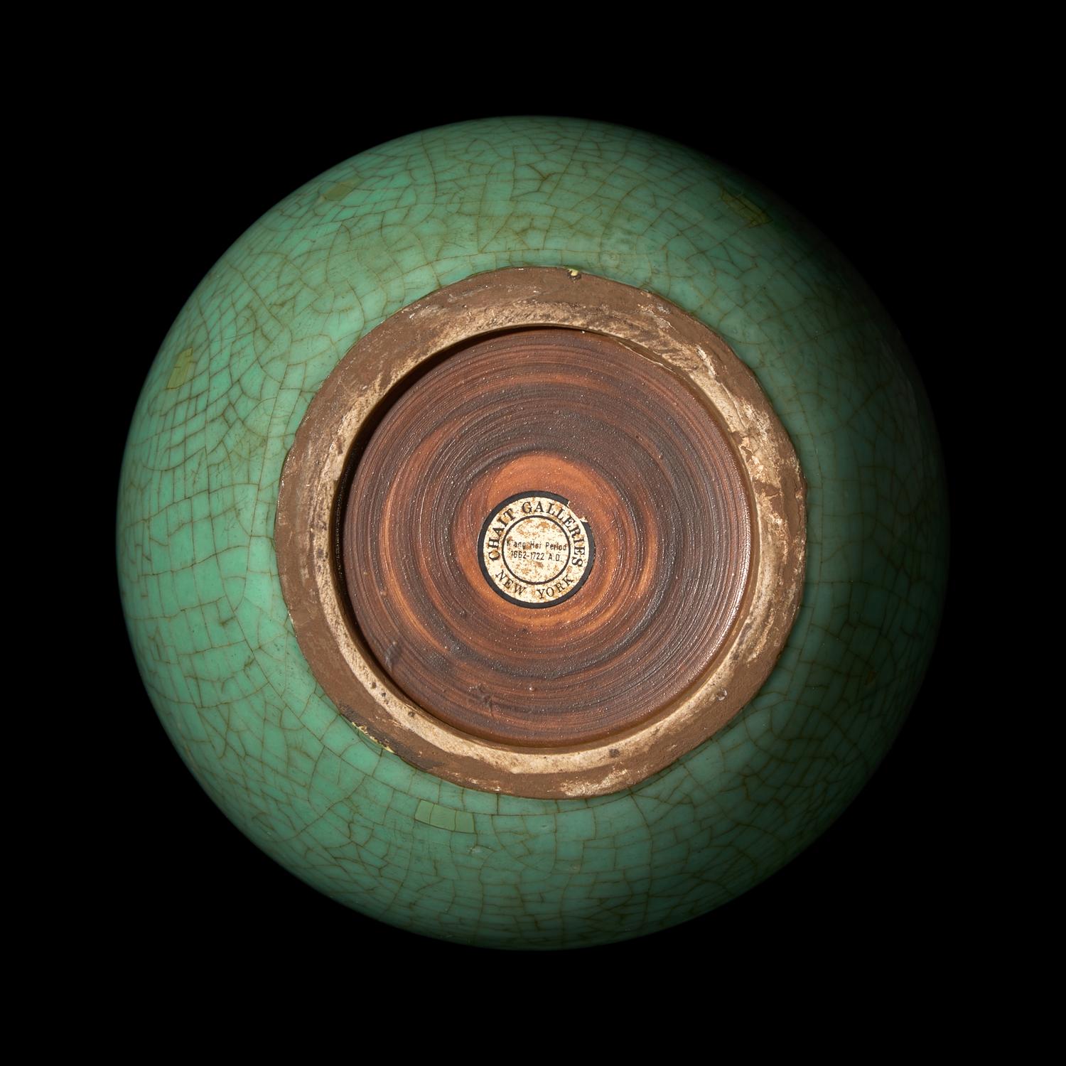 A Chinese Green Glazed Crackled Ground Porcelain Bottle Vase, Tianqiuping, 18th Century 清中期 綠哥釉天球瓶