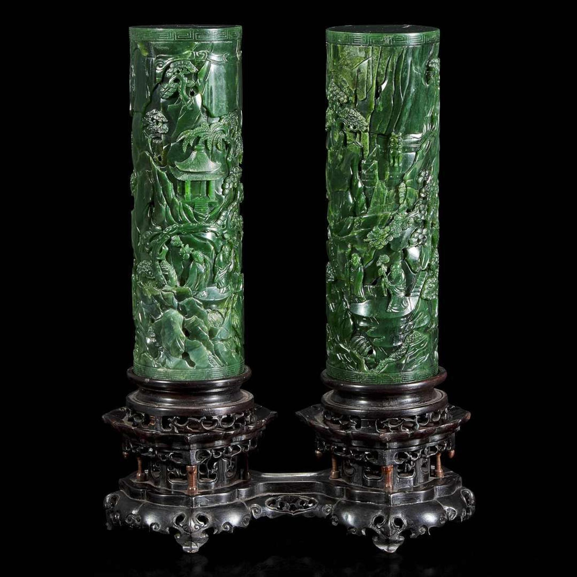 A pair of Chinese spinach jade cylinder censers and covers with wood stand 翠玉熏香炉一对及木底座 Late 19th/ early 20th century ???????????