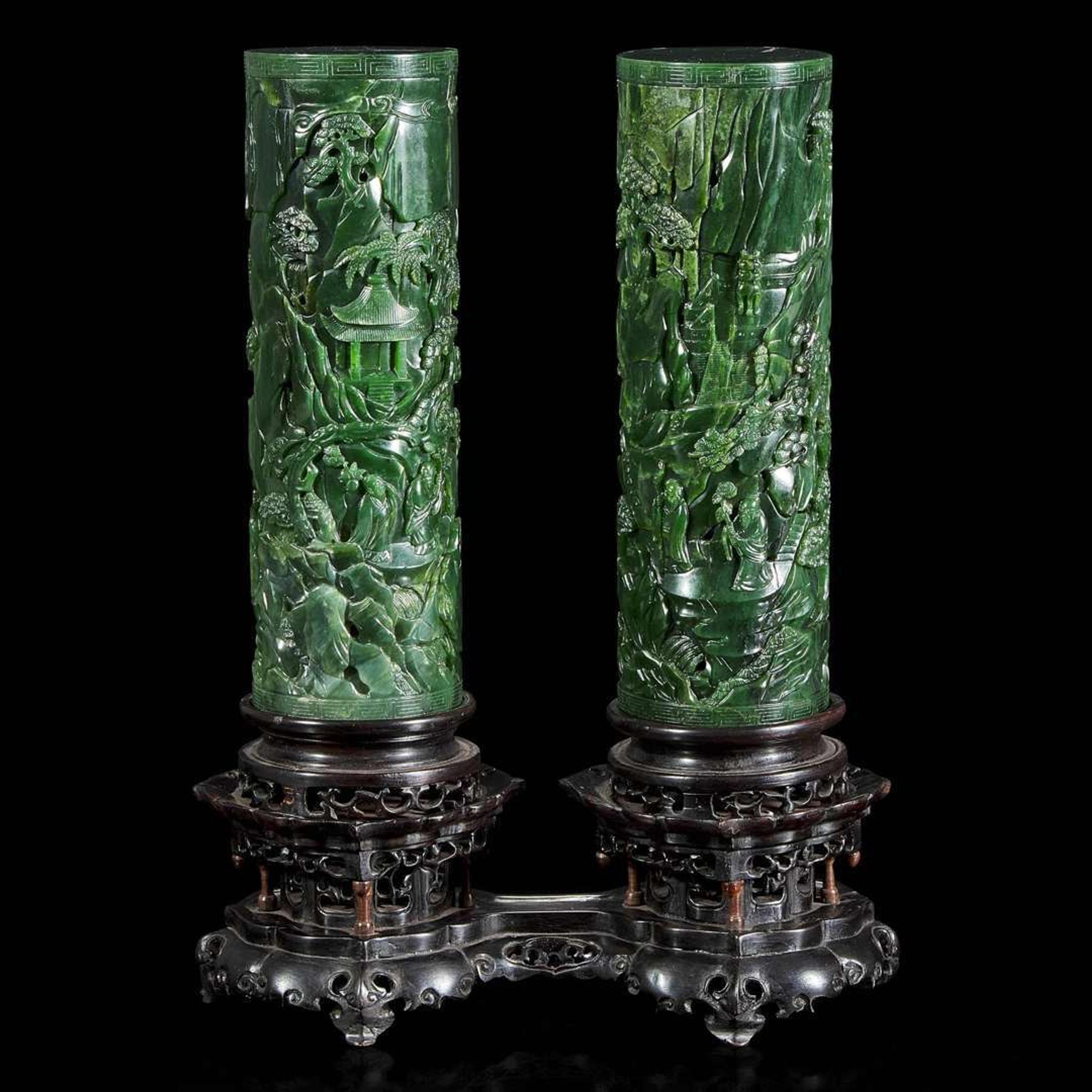 A pair of Chinese spinach jade cylinder censers and covers with wood stand 翠玉熏香炉一对及木底座 Late 19th/ early 20th century ???????????