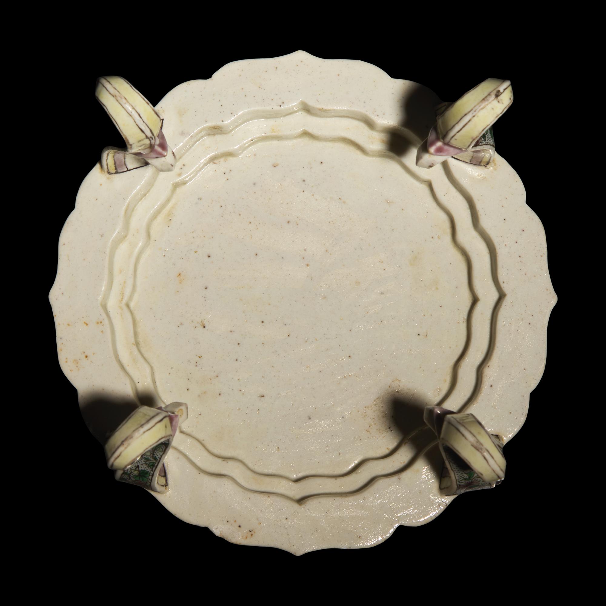 A Chinese Famille Verte Biscuit Floriform Stand, 19th Century — 清晚期 五彩龍紋花口四足器座