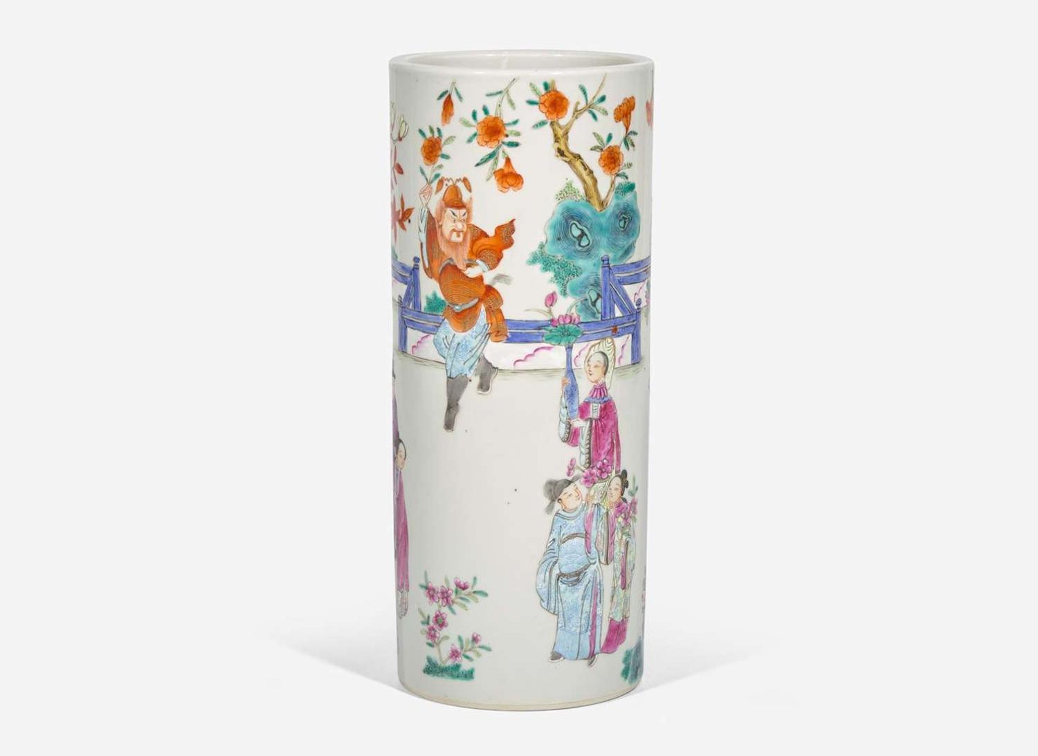 A Chinese famille rose-decorated cylindrical vase 粉彩花樽