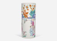 A Chinese famille rose-decorated cylindrical vase 粉彩花樽