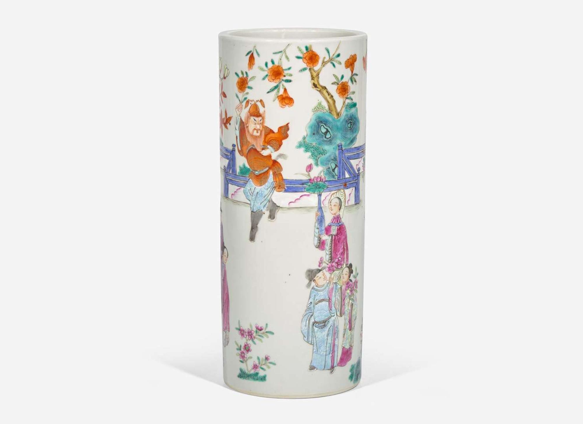 A Chinese famille rose-decorated cylindrical vase 粉彩花樽