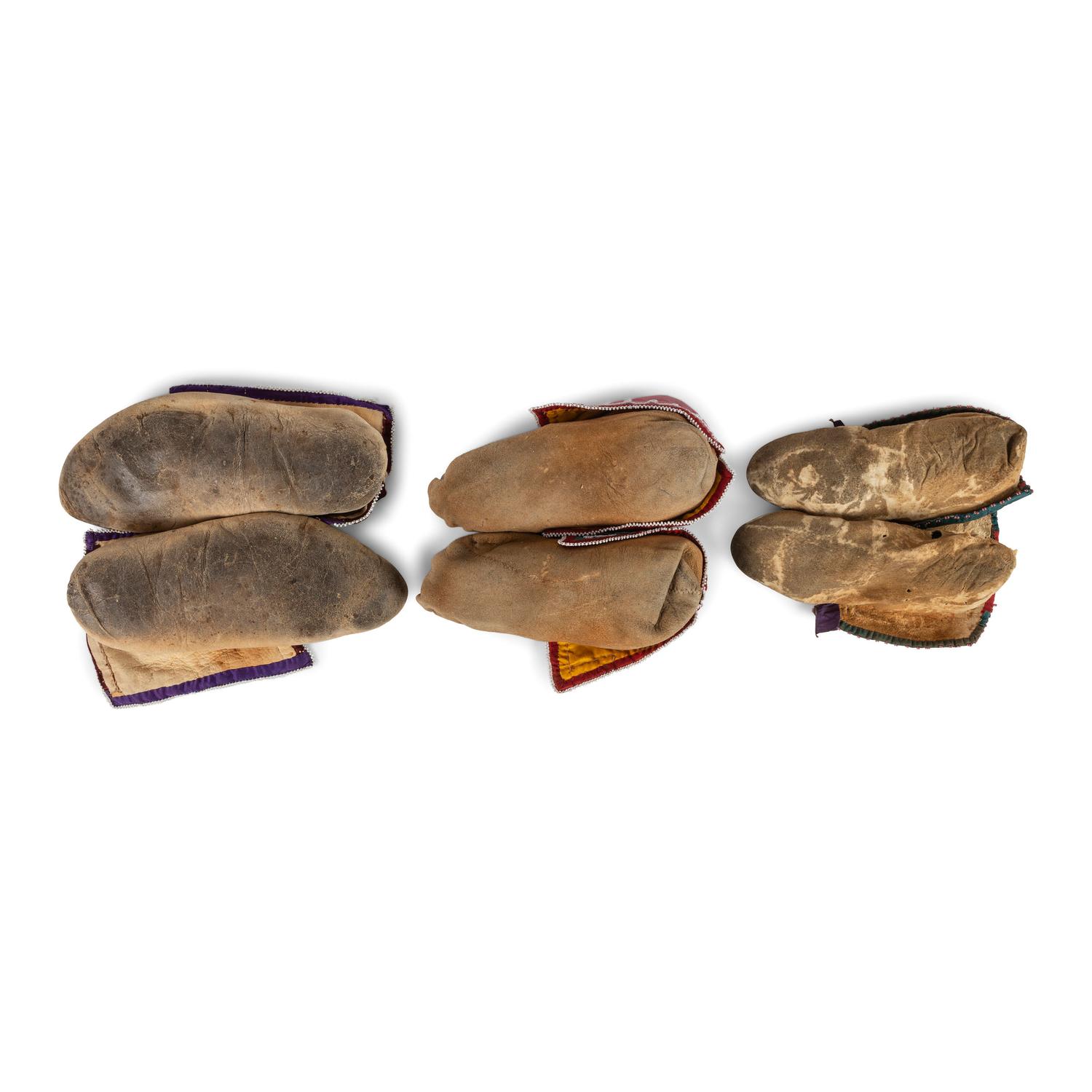 Delaware Beaded Hide Moccasins