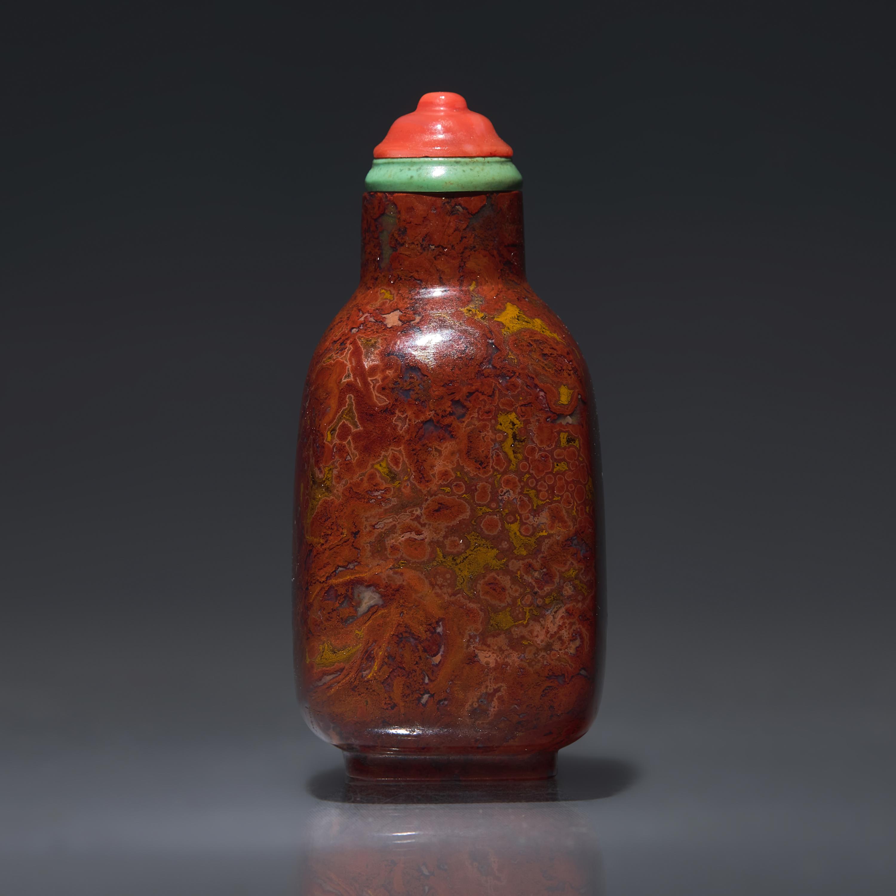 An Unusual Chinese Jasper Snuff Bottle, Qing Dynasty, 19th Century — 清晚期 羊肝瑪瑙素面方形鼻煙壺