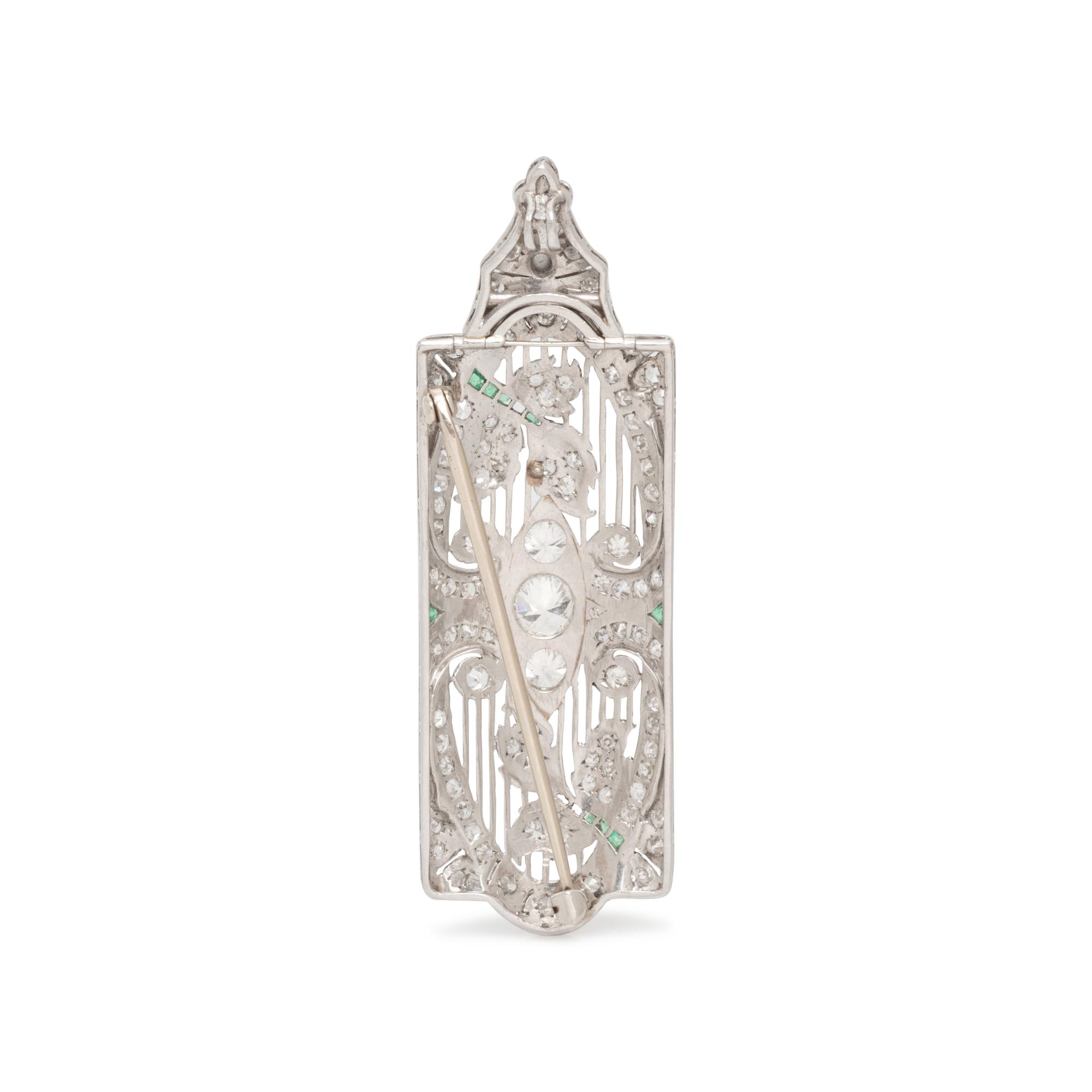 ART DECO, DIAMOND AND EMERALD PENDANT/BROOCH