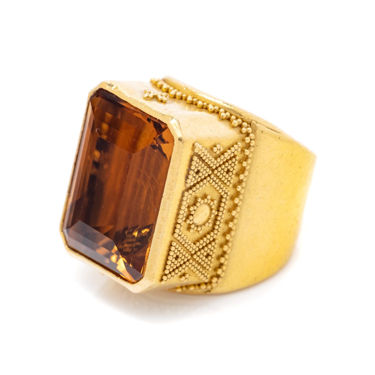 YELLOW GOLD AND CITRINE RING