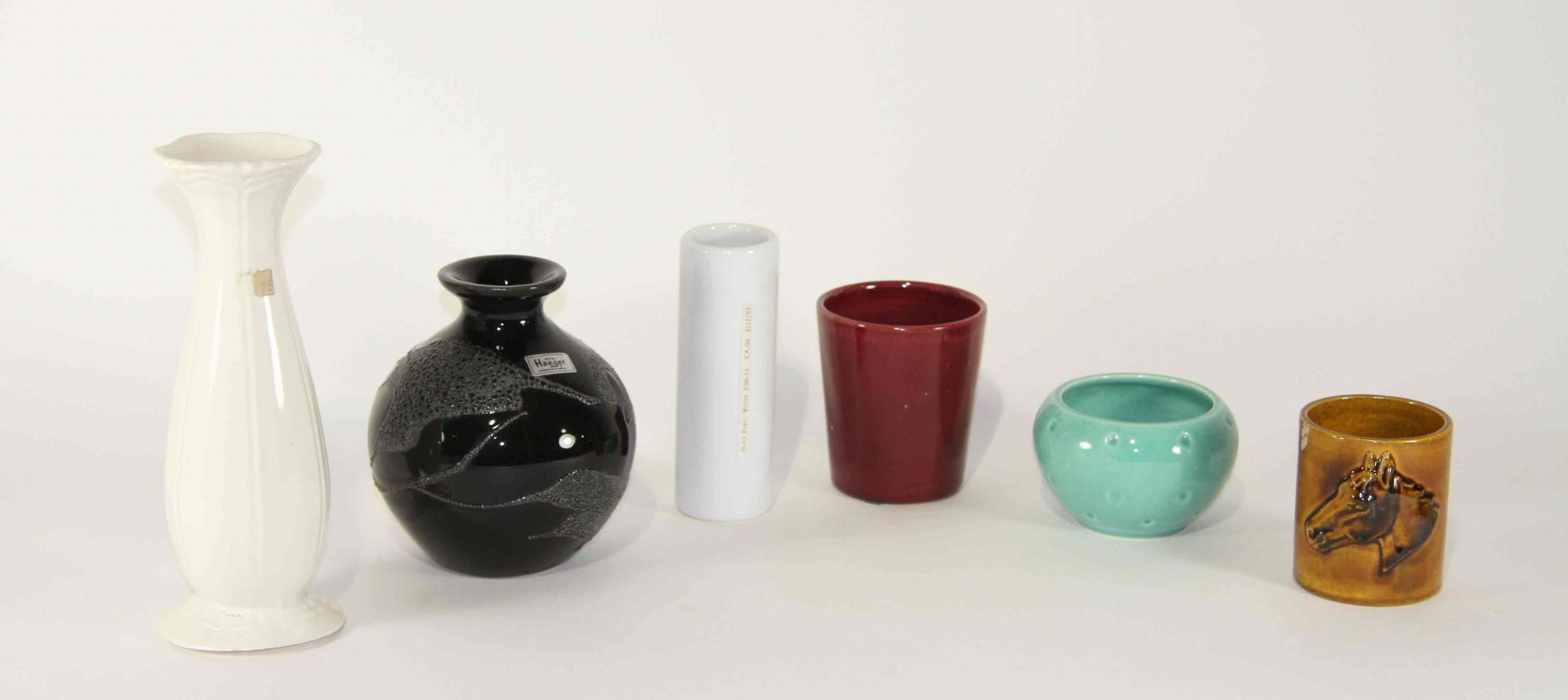 A Collection of Thirteen Haeger Pottery Table Articles Height of tallest 9 1/2 inches.