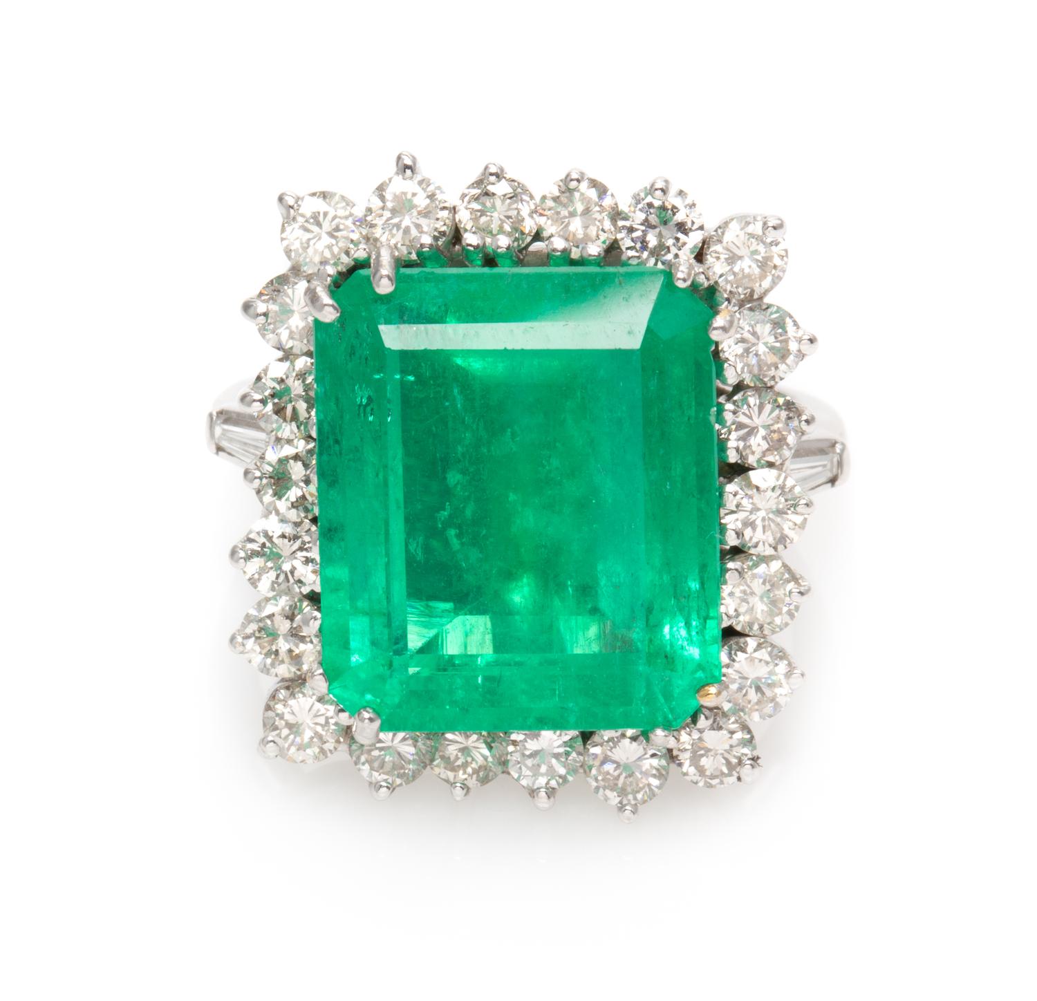 A Platinum, Emerald and Diamond Ring, 6.60 dwts.