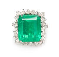 A Platinum, Emerald and Diamond Ring, 6.60 dwts.