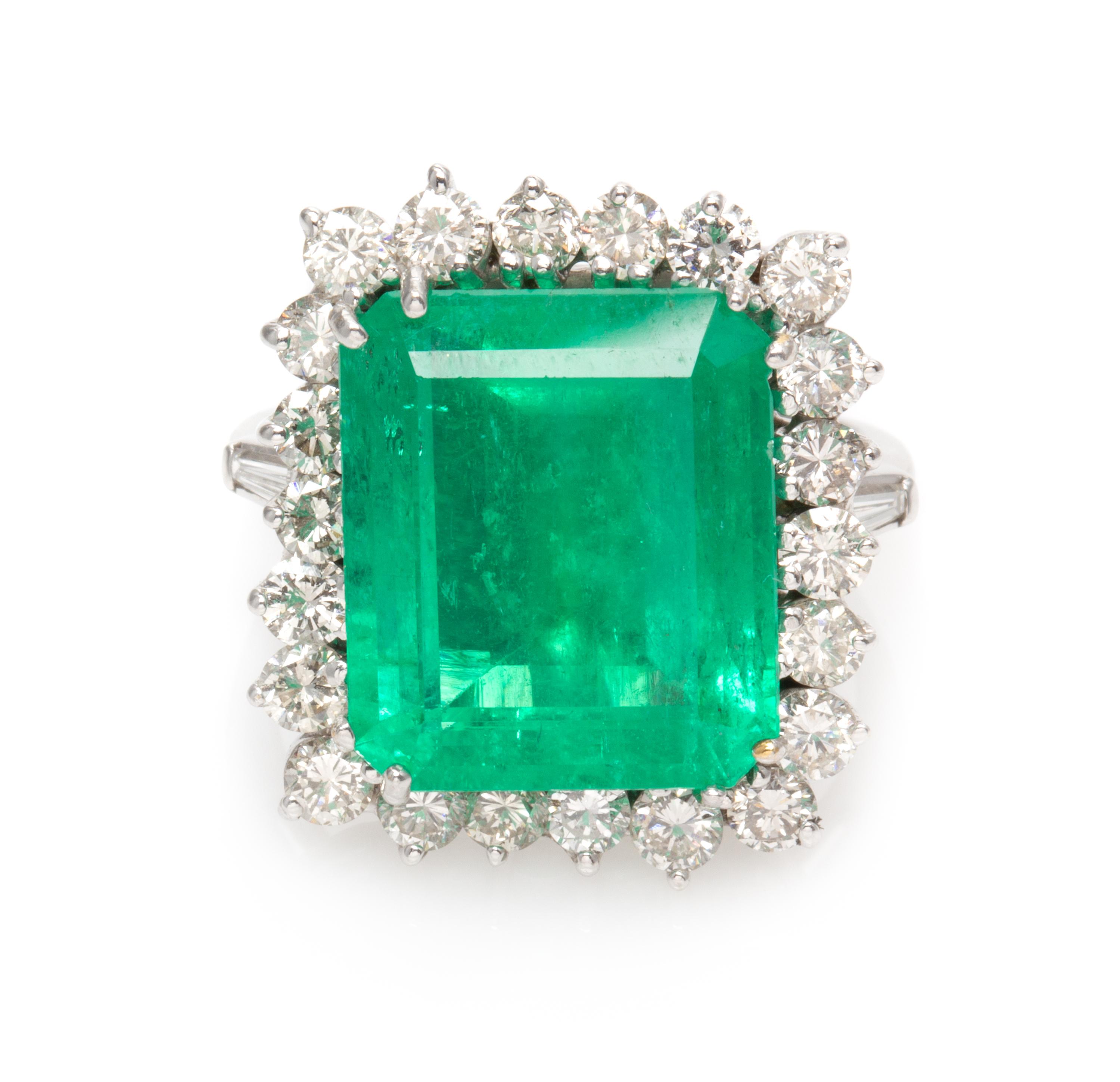 A Platinum, Emerald and Diamond Ring, 6.60 dwts.