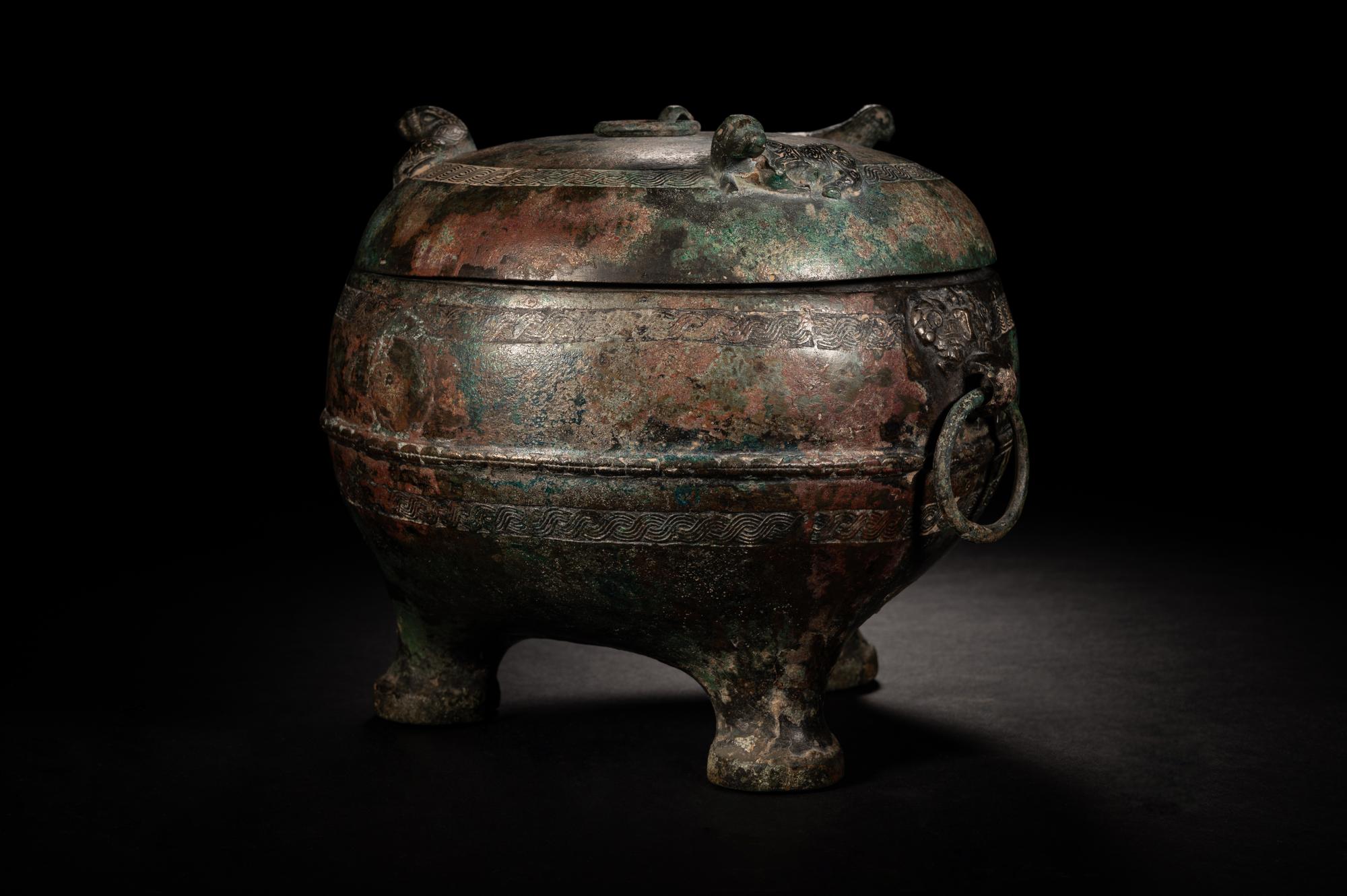 An Archaic Bronze Food Vessel, Dui