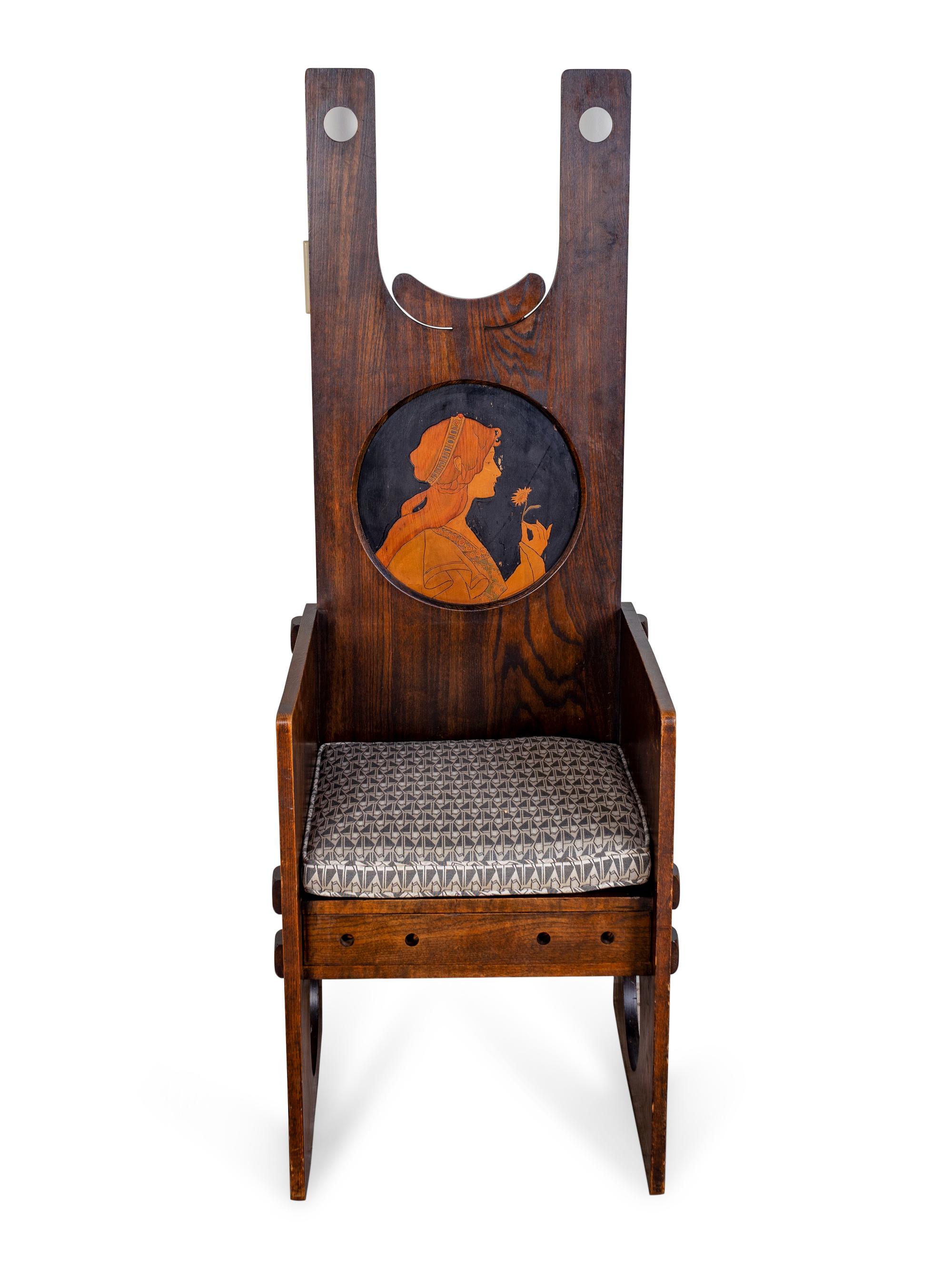 An Arts & Crafts Incised and Stained Oak Hall Chair — EARLY 20TH CENTURY