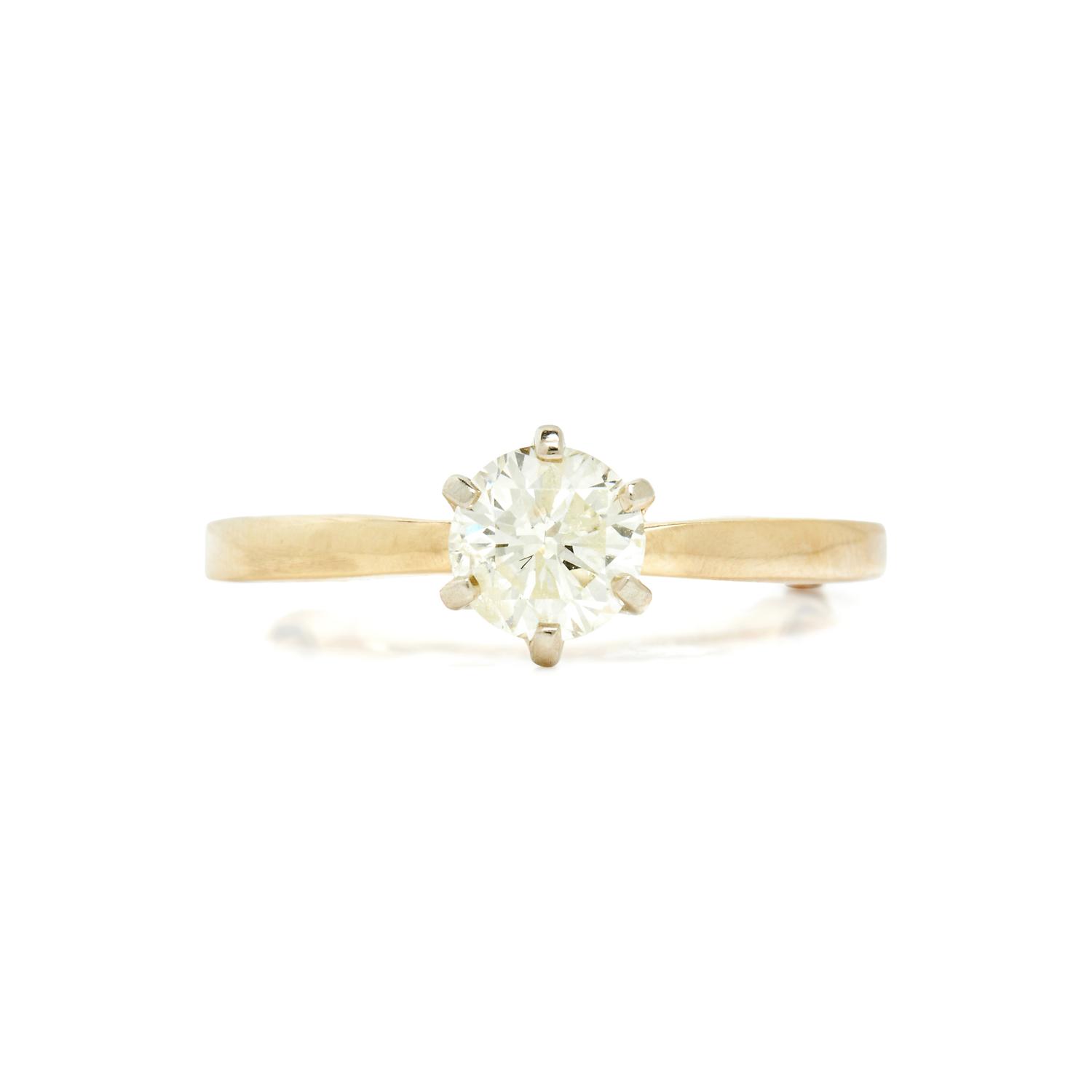 YELLOW GOLD AND DIAMOND RING