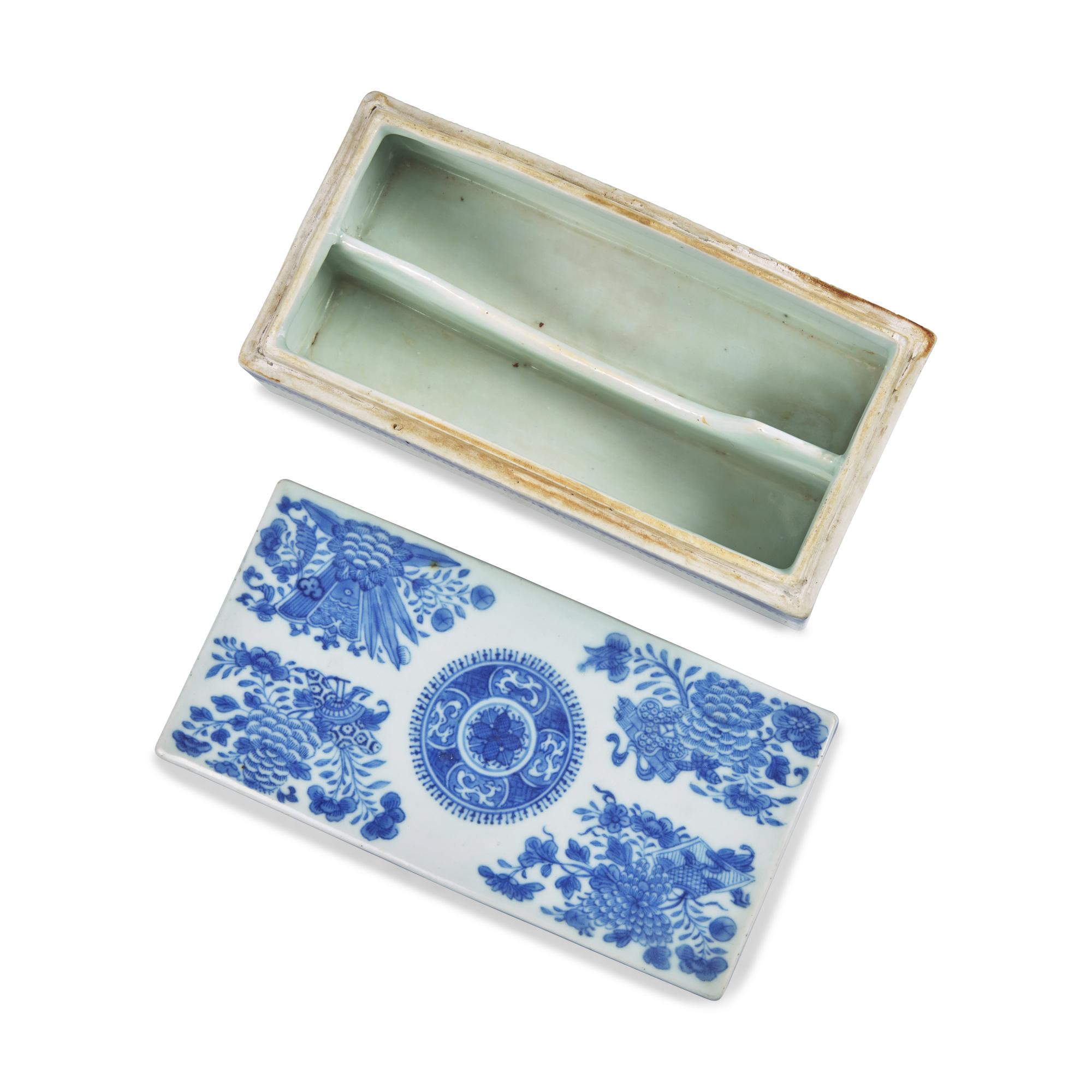 A Group of Four Chinese Export Porcelain Fitzhugh Tablewares