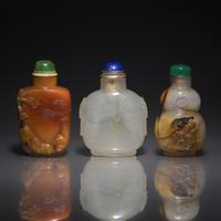 Three Chinese Carved Agate Snuff Bottles, 18th-19th Century — 清中期 瑪瑙鼻烟壺三支