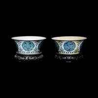 A Pair of Chinese Doucai 'Medallion' Porcelain Bowls, Daoguang Mark and Period 清道光 斗彩團花紋馬蹄盌一對