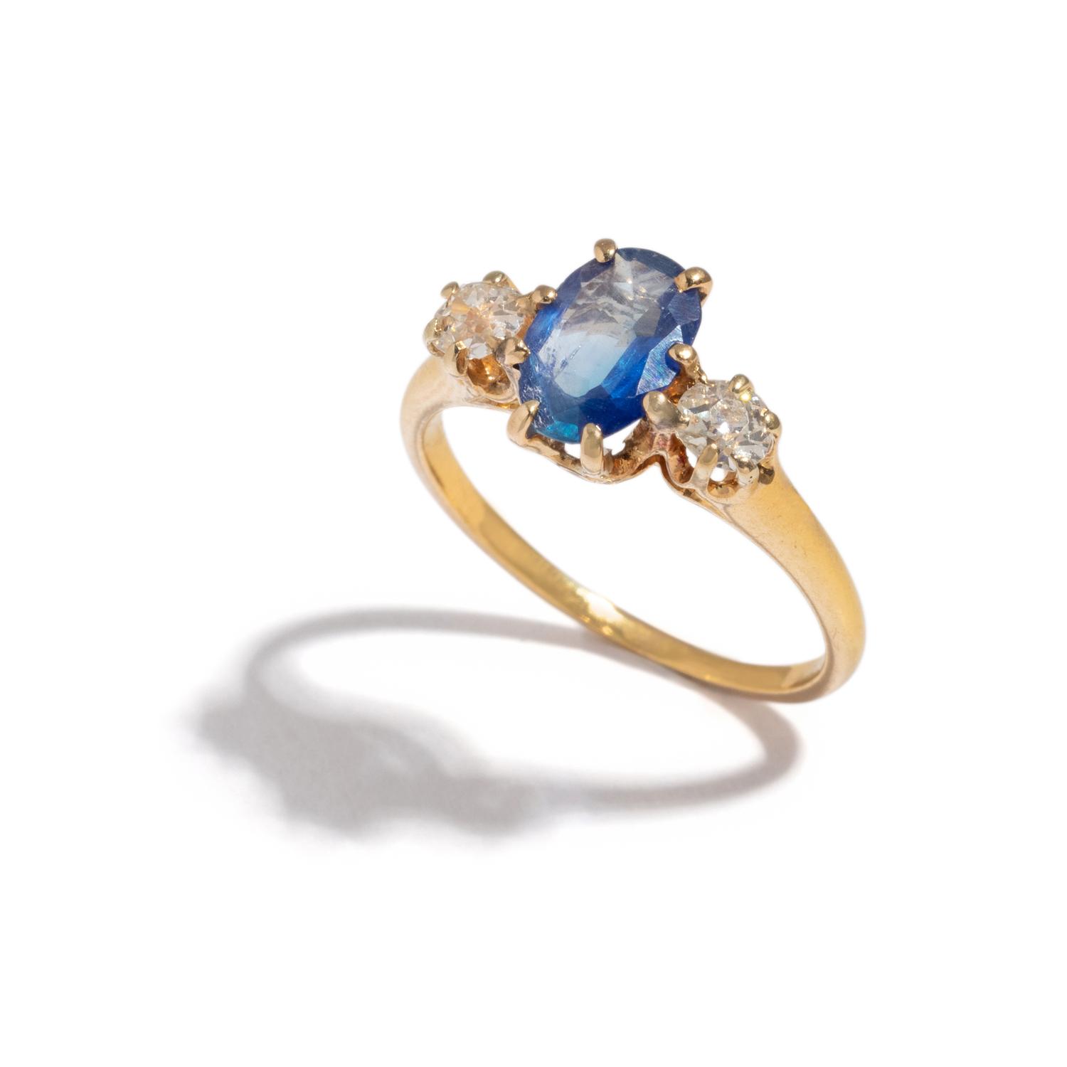 SAPPHIRE AND DIAMOND RING