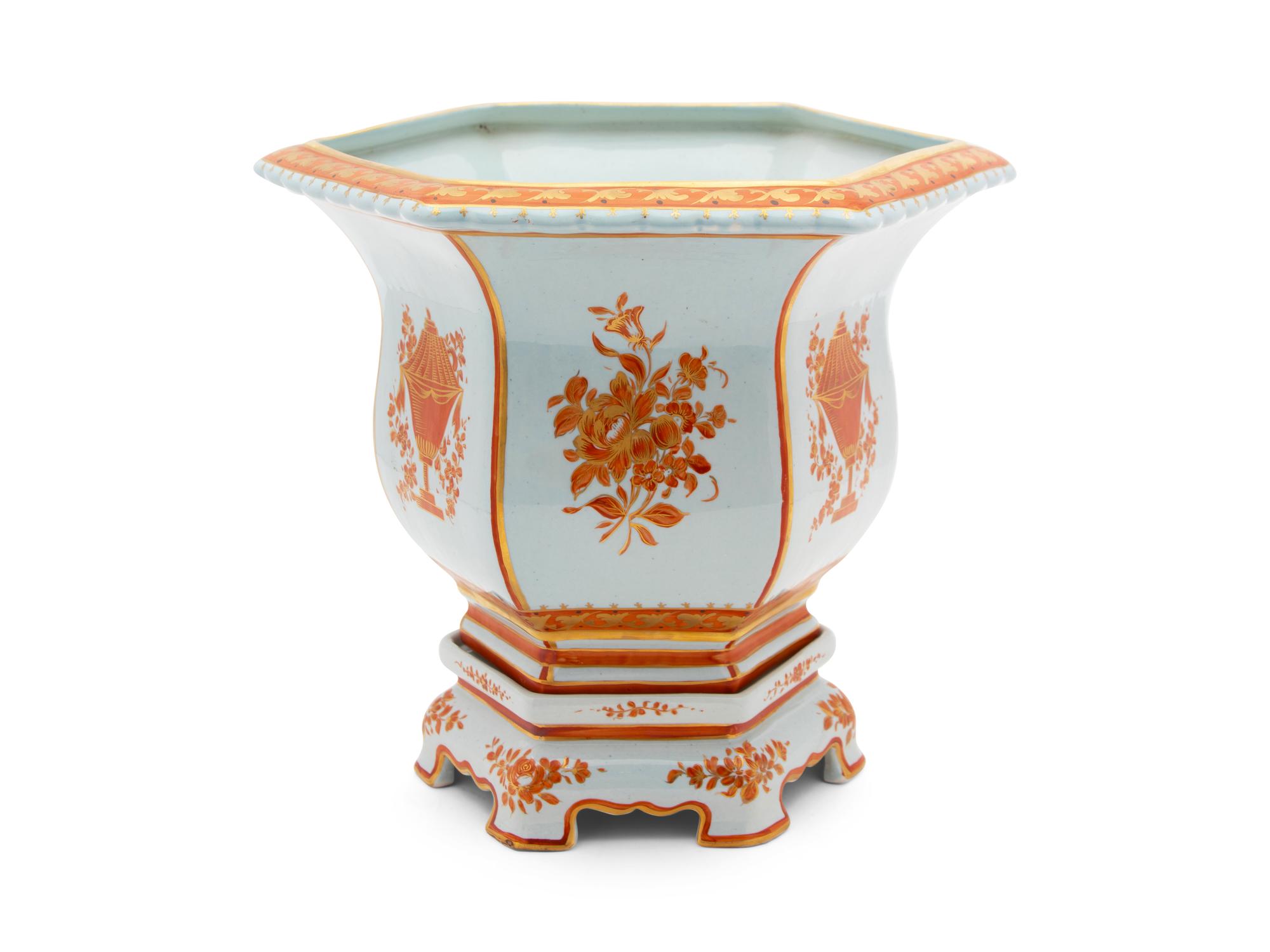 A Mottahedeh Chinese Export Style Ceramic Jardiniere on Stand — 20TH CENTURY