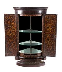 A Georgian Mahogany Hanging Corner Cabinet Height 43 1/2 x width 27 inches. — 18/19TH CENTURY