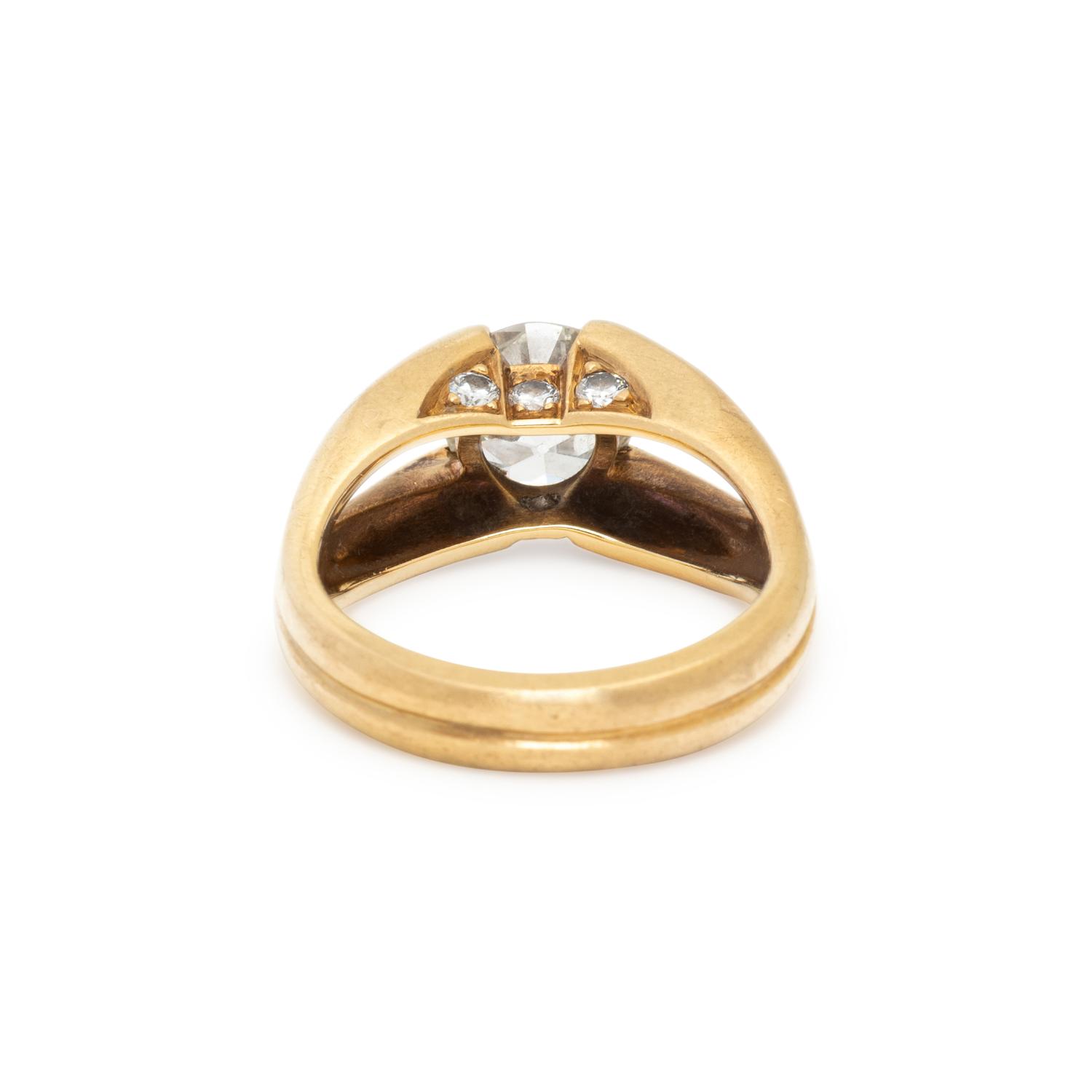 YELLOW GOLD AND DIAMOND RING