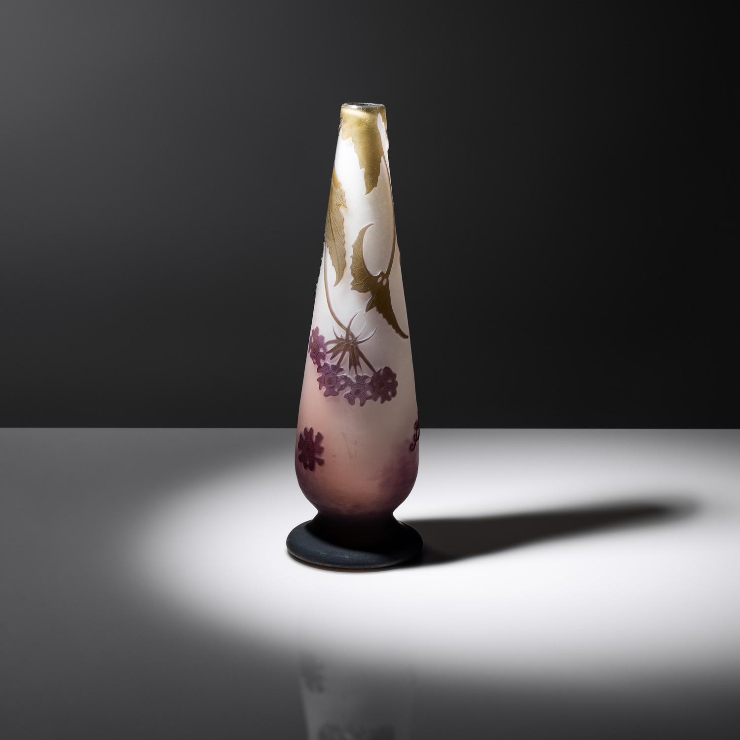 Cameo vase with floral motif
