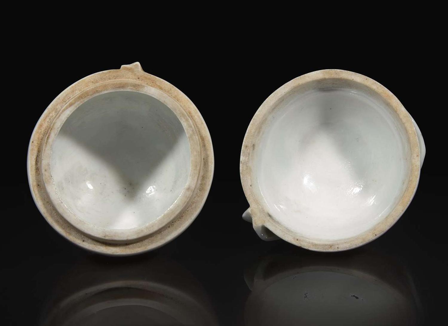 A Chinese blanc de Chine small fruit-form incense holder 德化窯果形小香盒