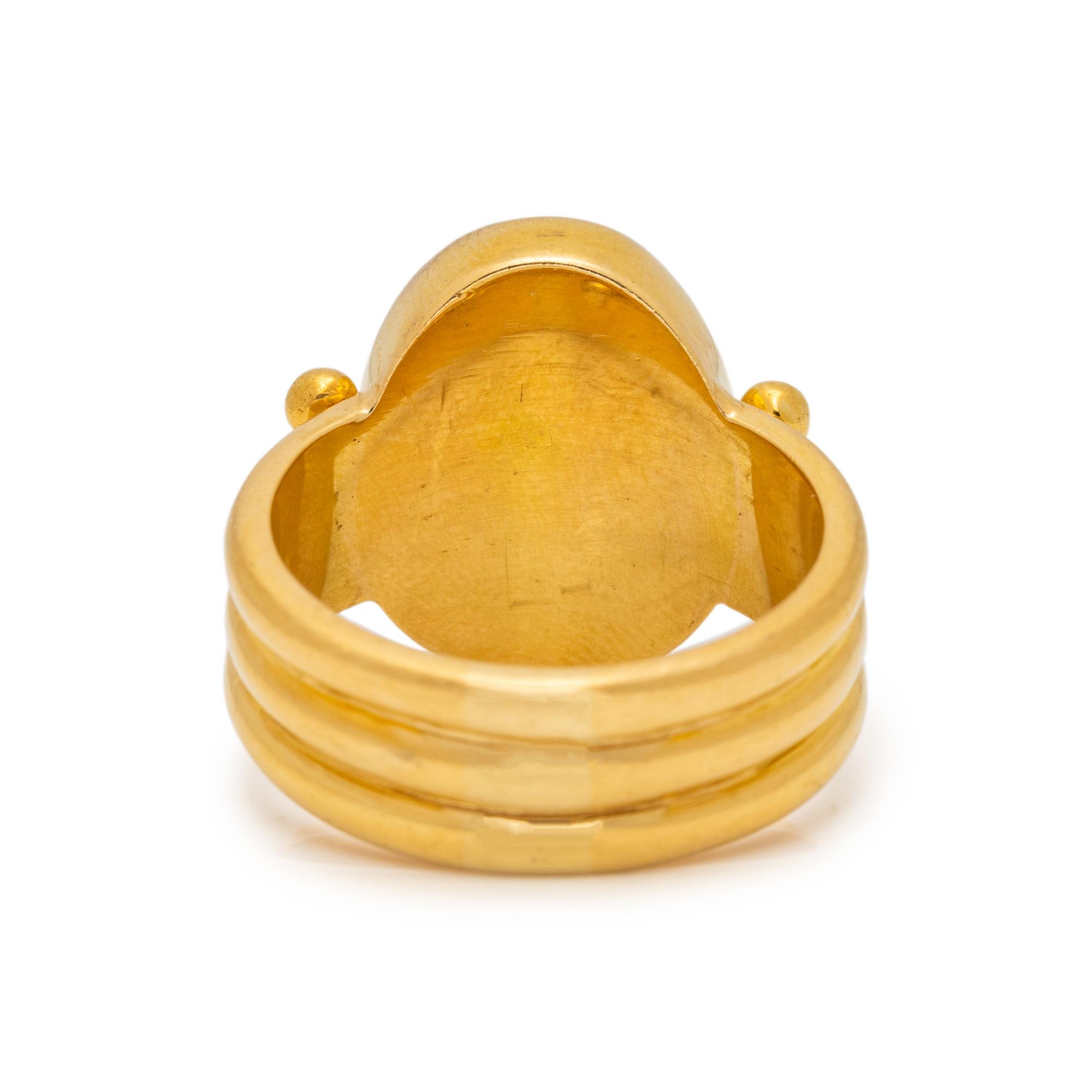 YELLOW GOLD AND CHALCEDONY RING