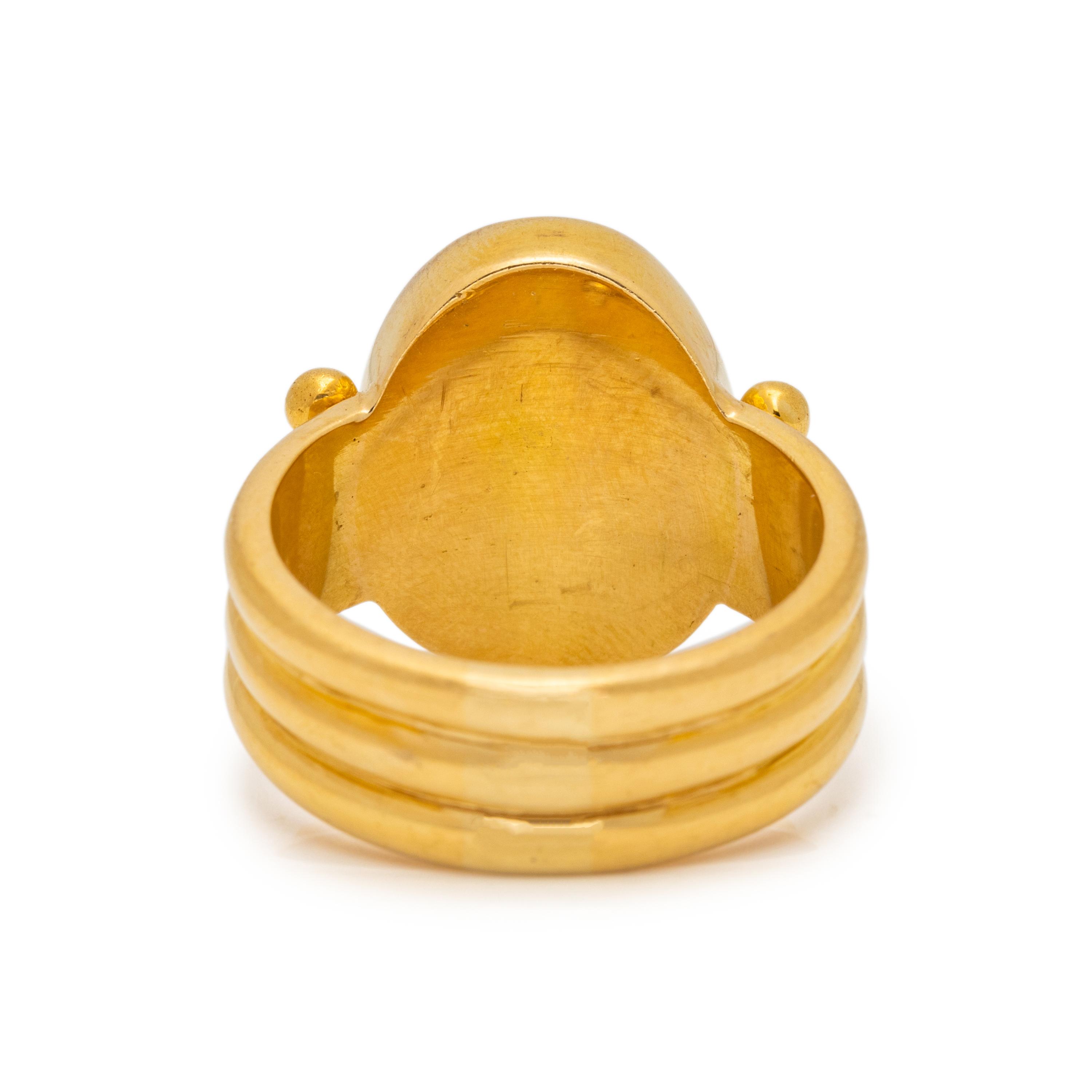 YELLOW GOLD AND CHALCEDONY RING