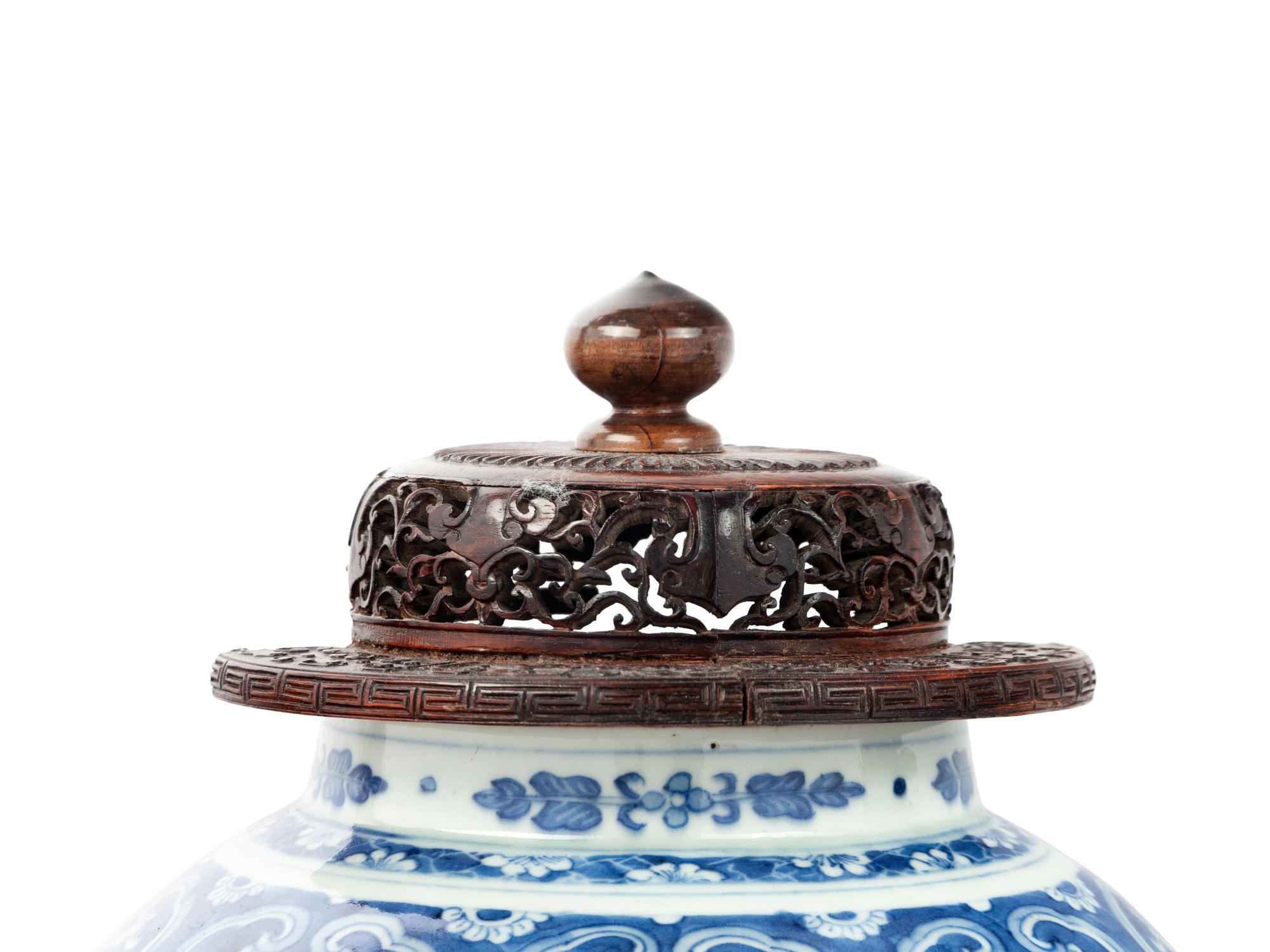 A Pair of Blue and White Porcelain General Jars and Covers