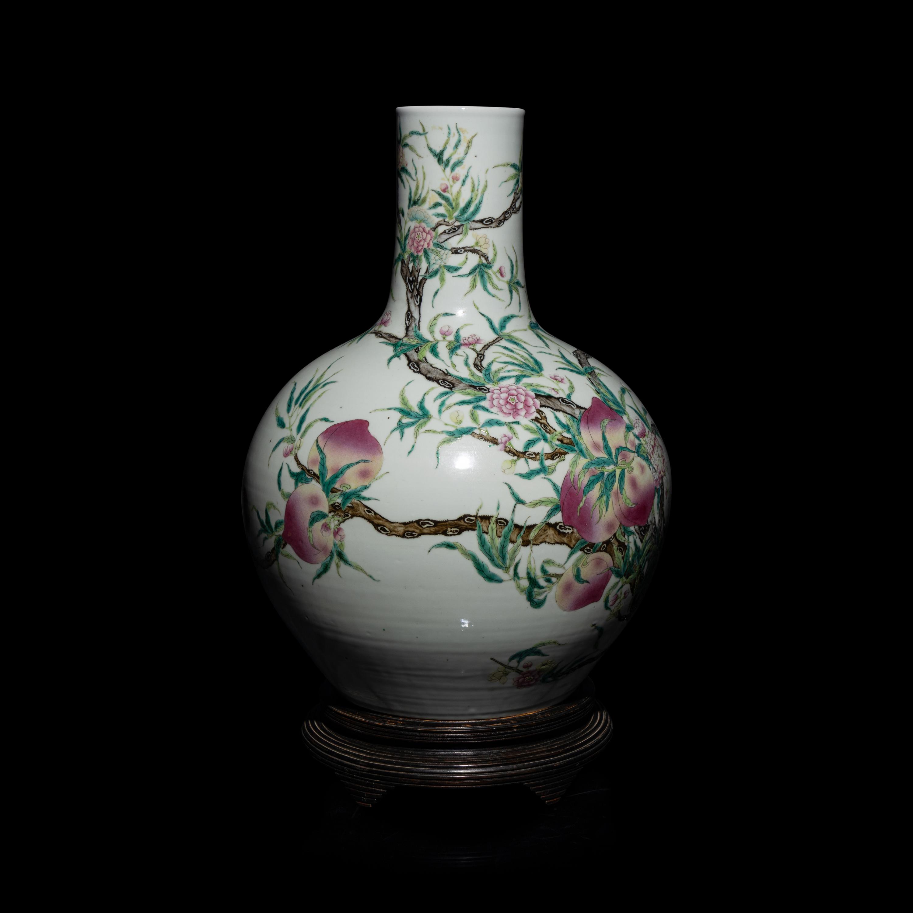 A Large Chinese Famille Rose Porcelain 'Nine Peaches' Tianqiuping Vase, Late Qing Dynasty — 清晚期 粉彩九桃大天球瓶